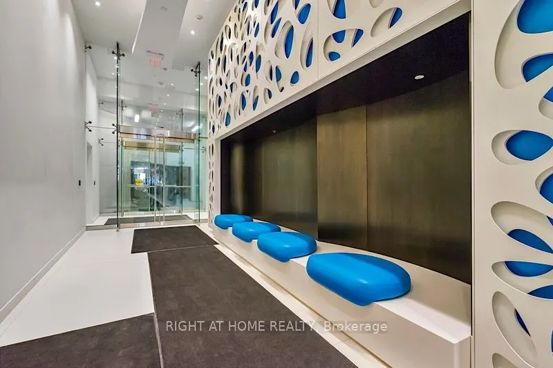 1 Bloor Street E, #4709