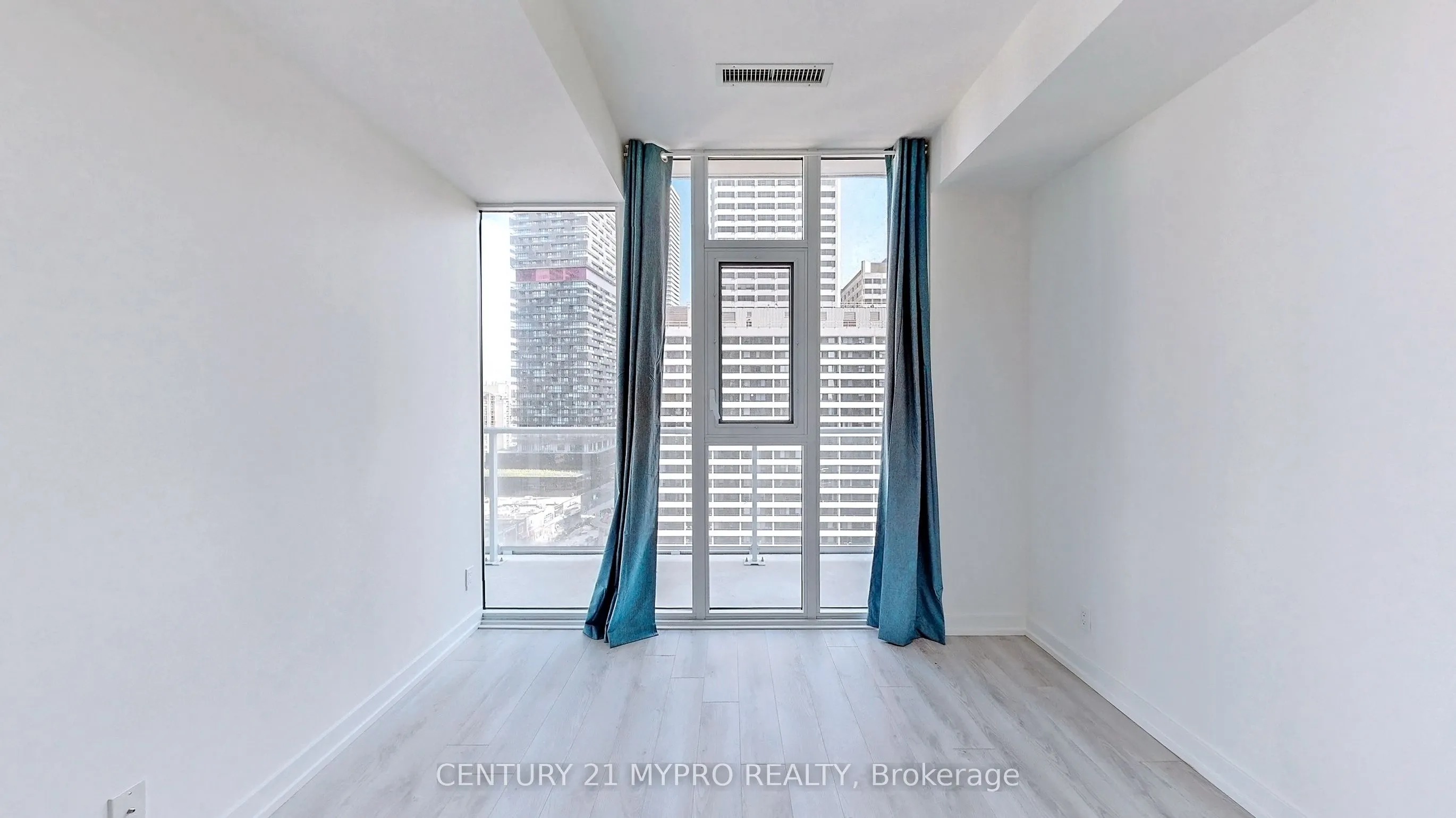 33 Helendale Avenue, #1015