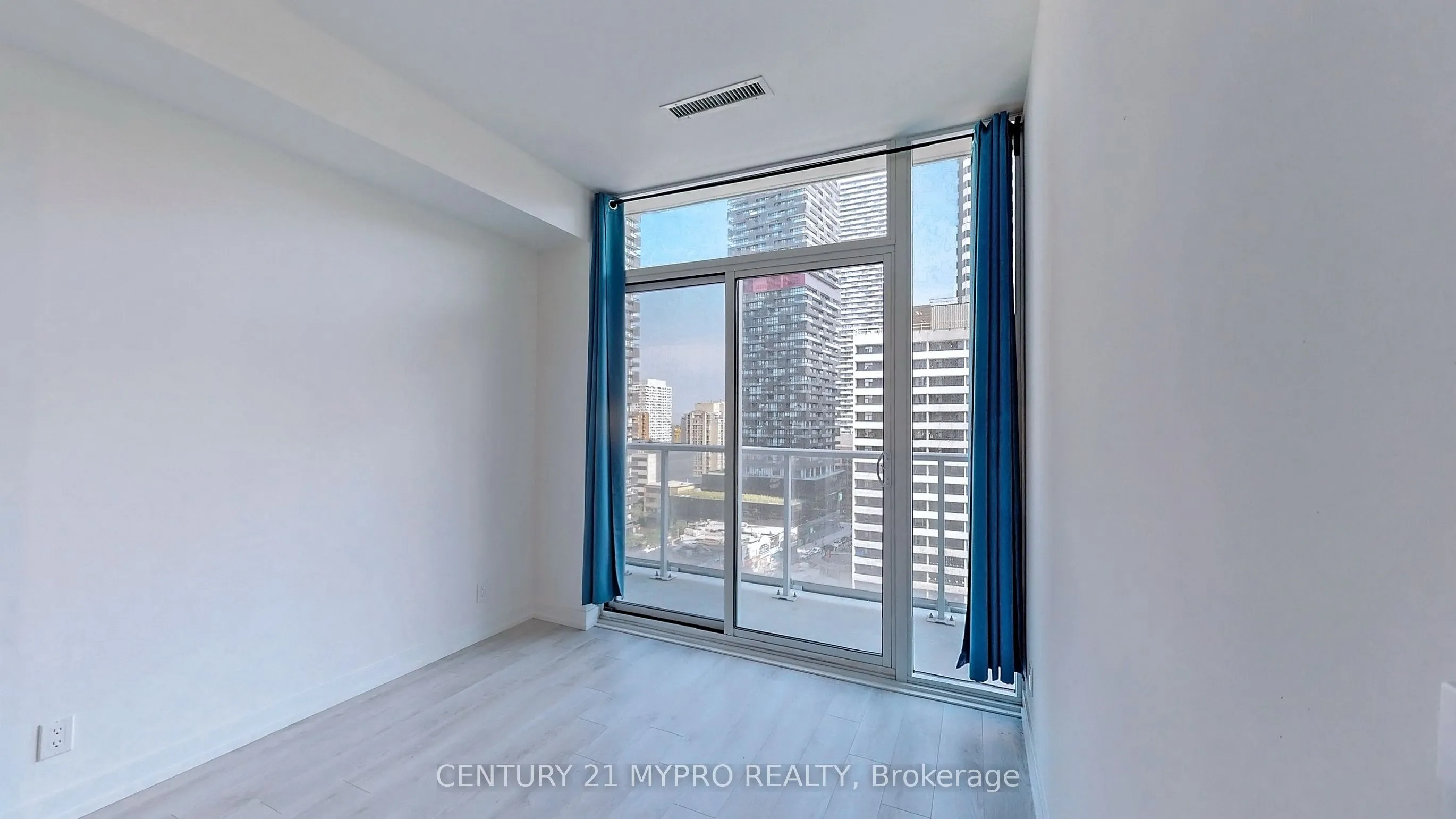 33 Helendale Avenue, #1015