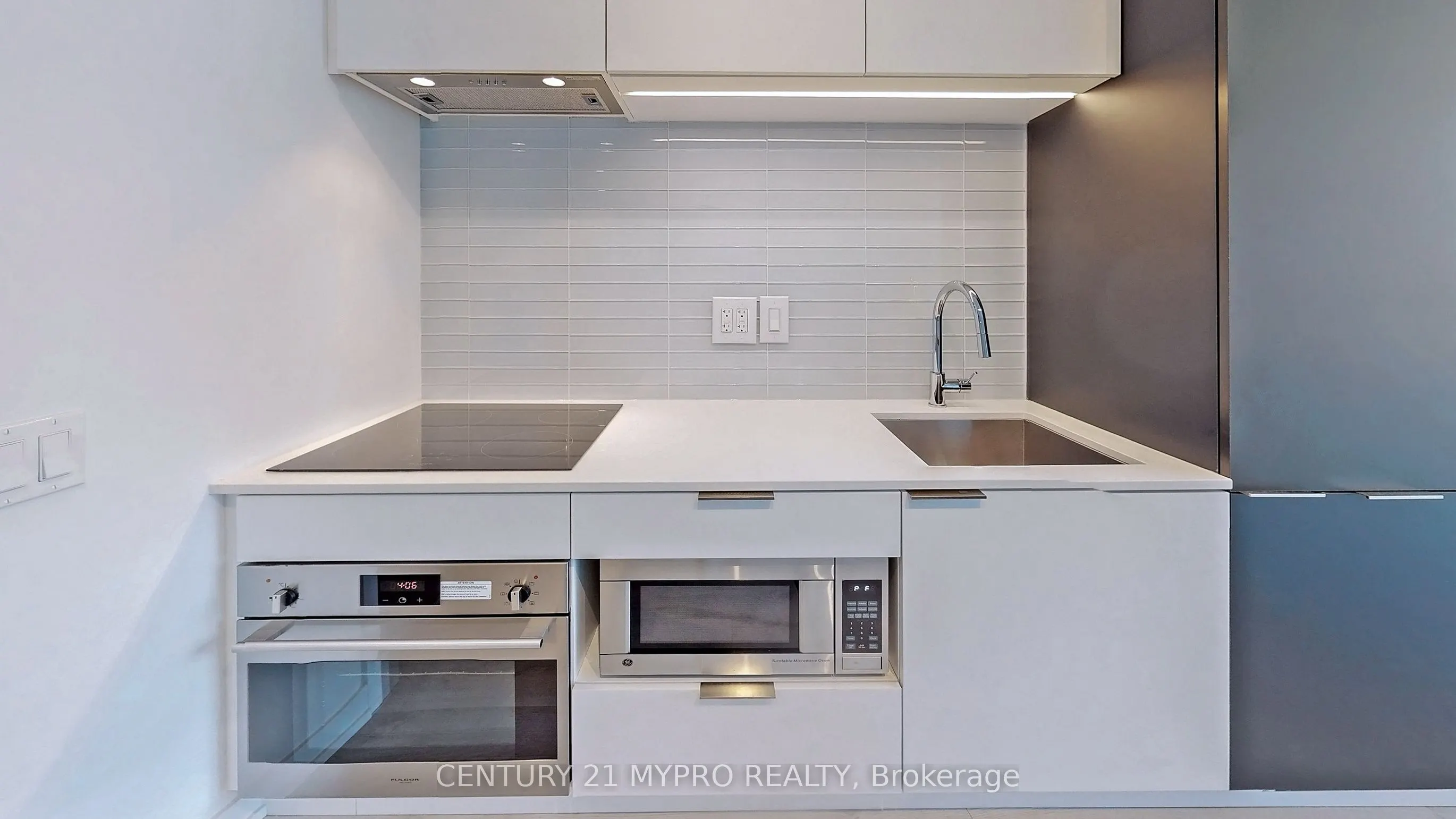 33 Helendale Avenue, #1015