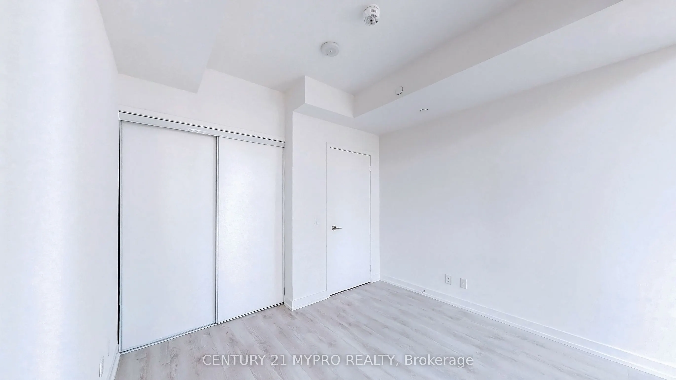 33 Helendale Avenue, #1015