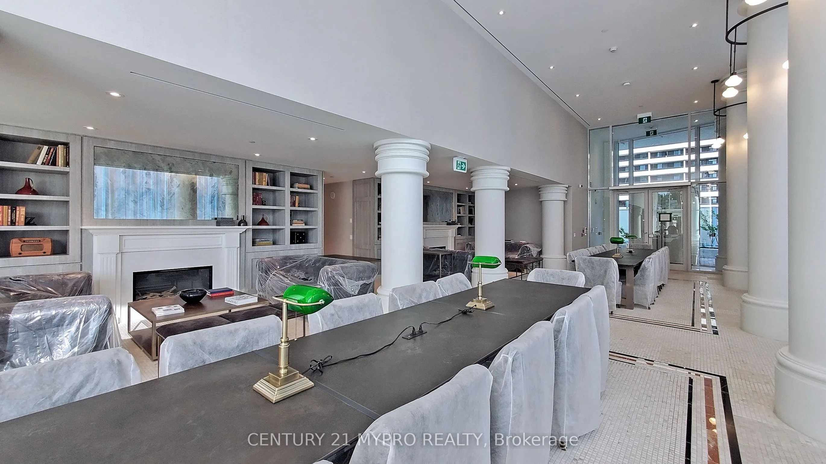 33 Helendale Avenue, #1015