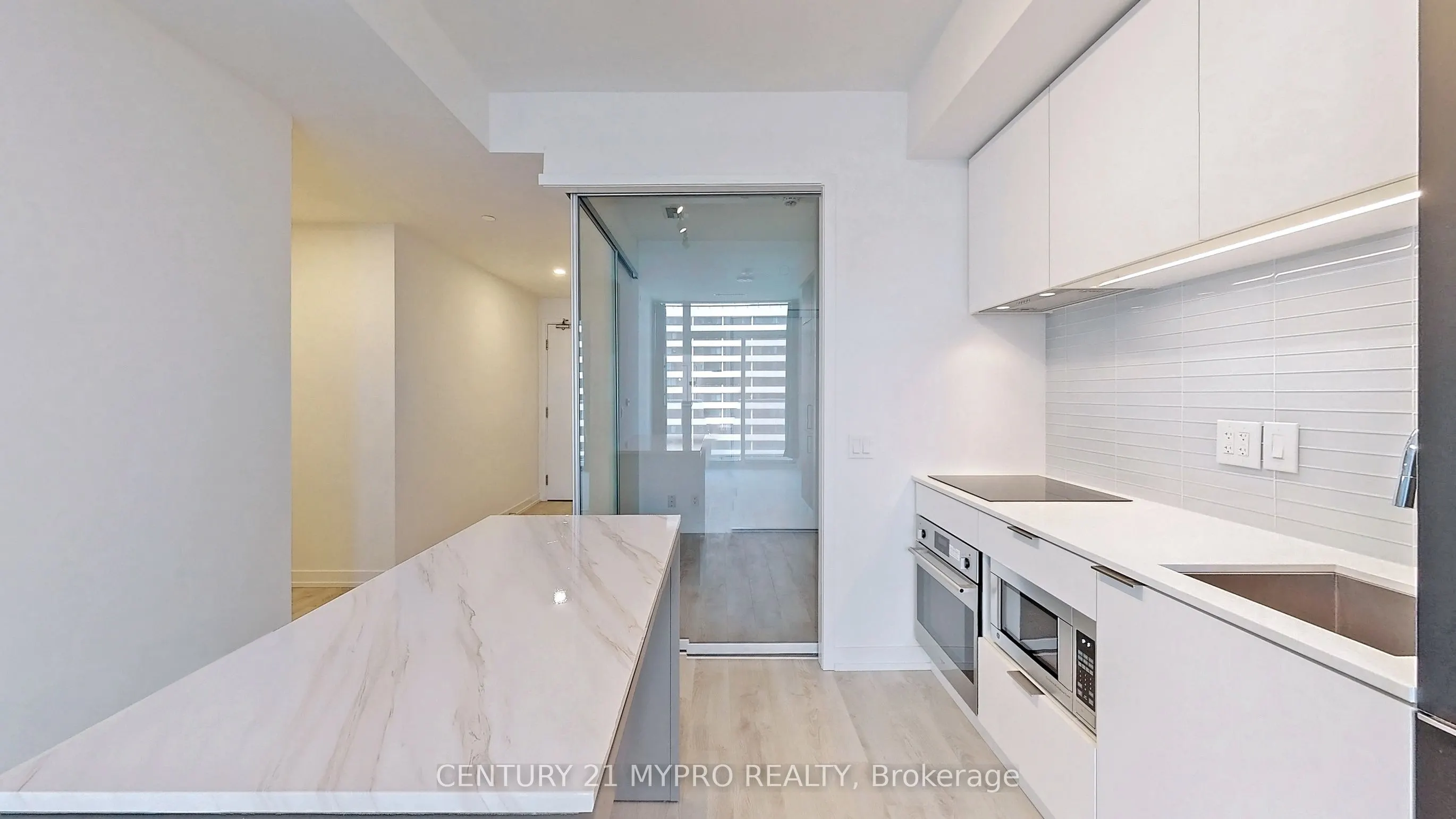 33 Helendale Avenue, #1015