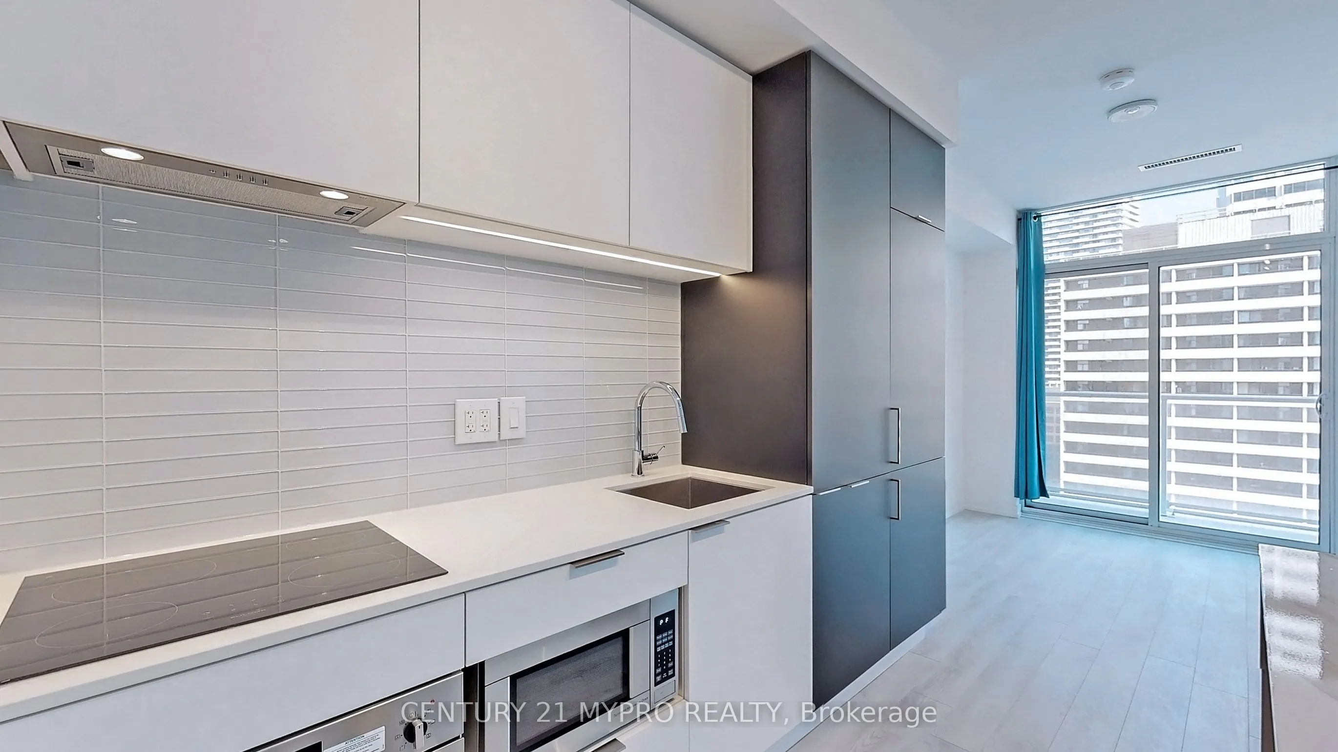 33 Helendale Avenue, #1015