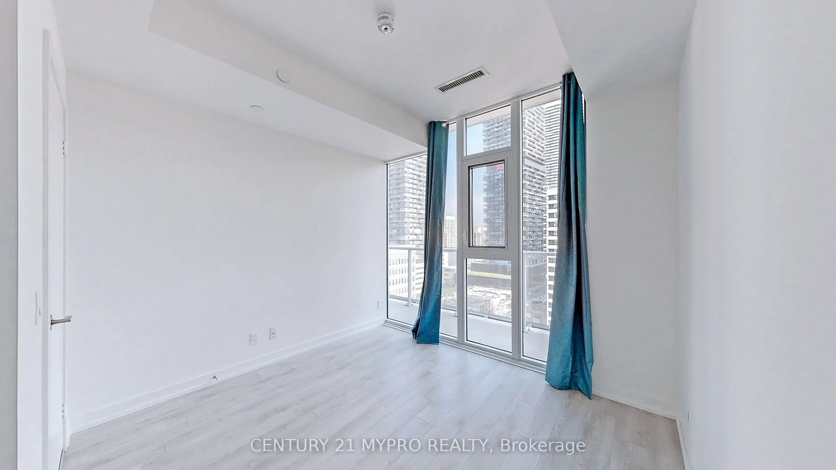 33 Helendale Avenue, #1015
