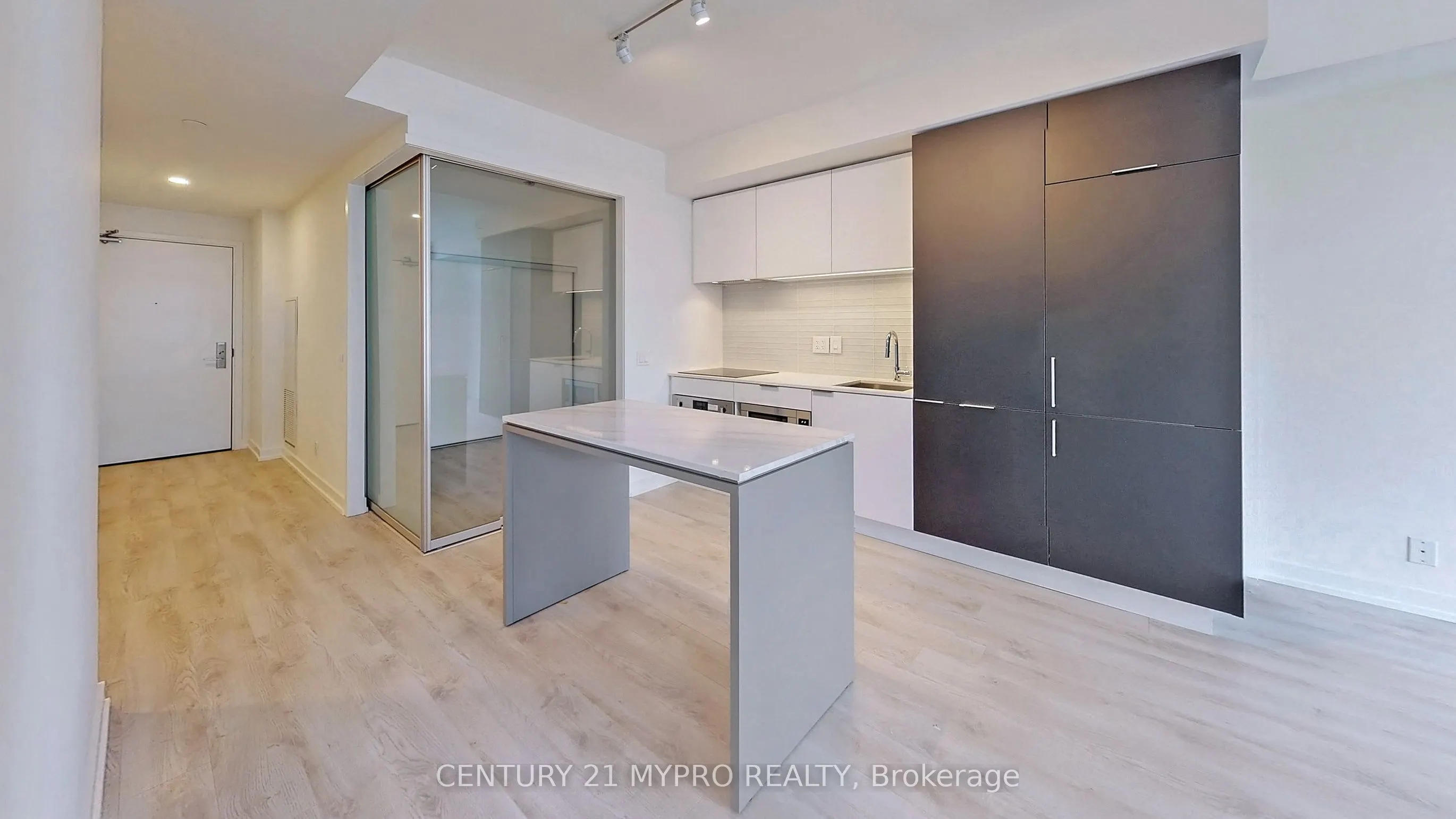 33 Helendale Avenue, #1015