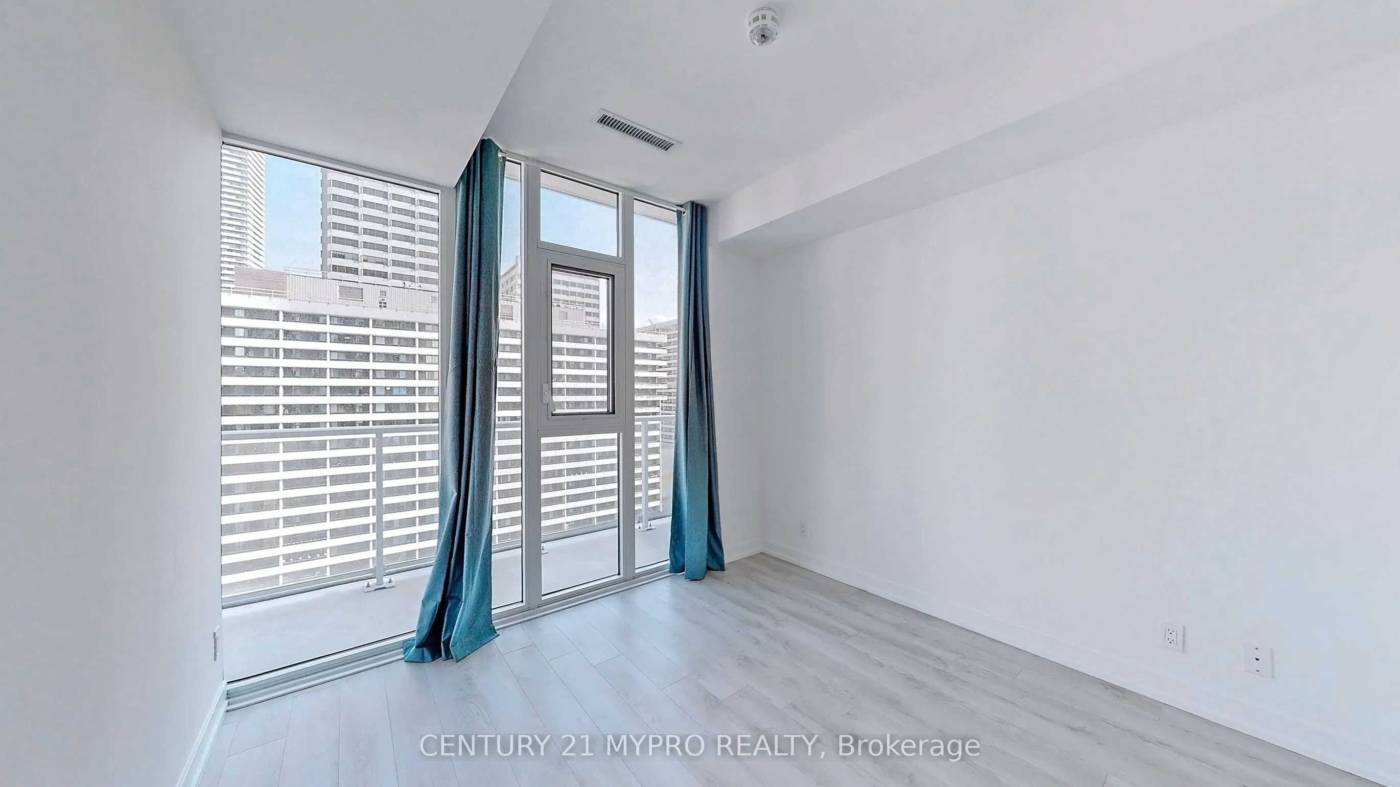 33 Helendale Avenue, #1015