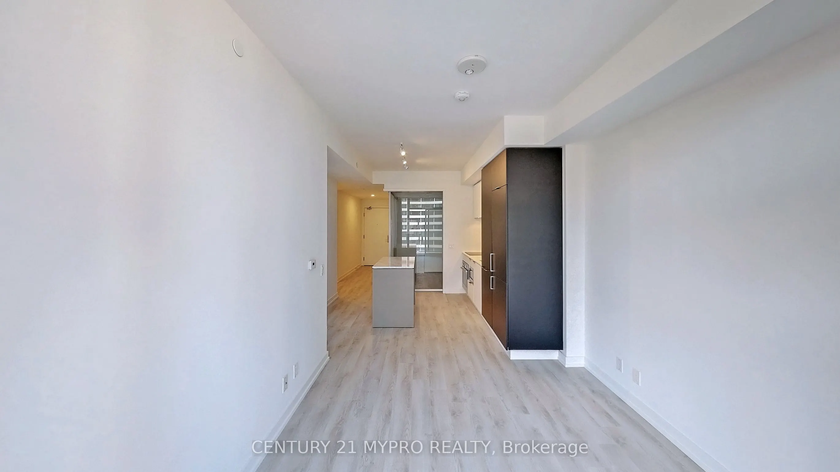 33 Helendale Avenue, #1015