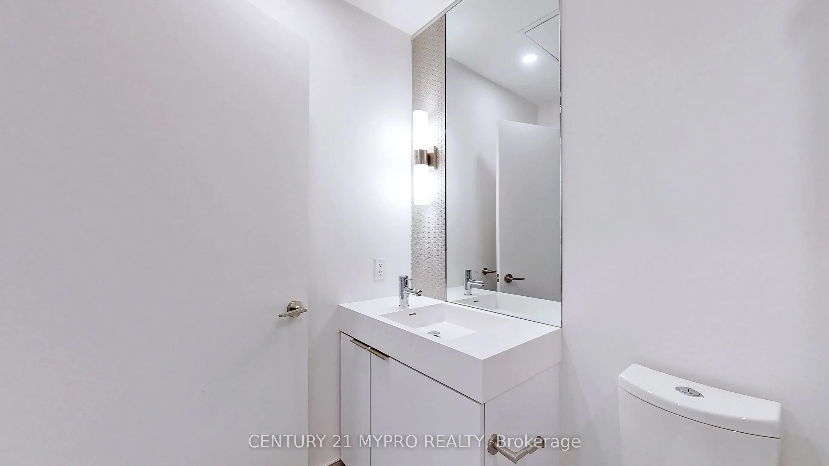 33 Helendale Avenue, #1015