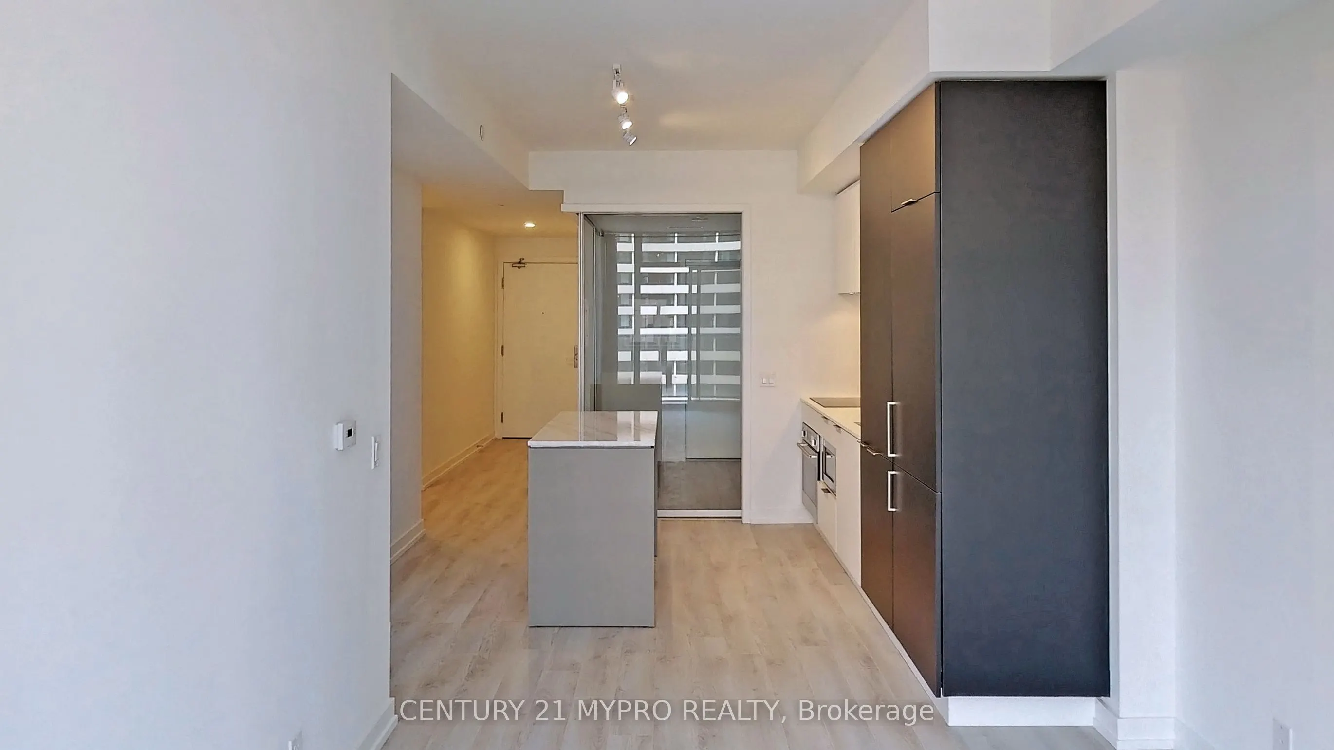 33 Helendale Avenue, #1015