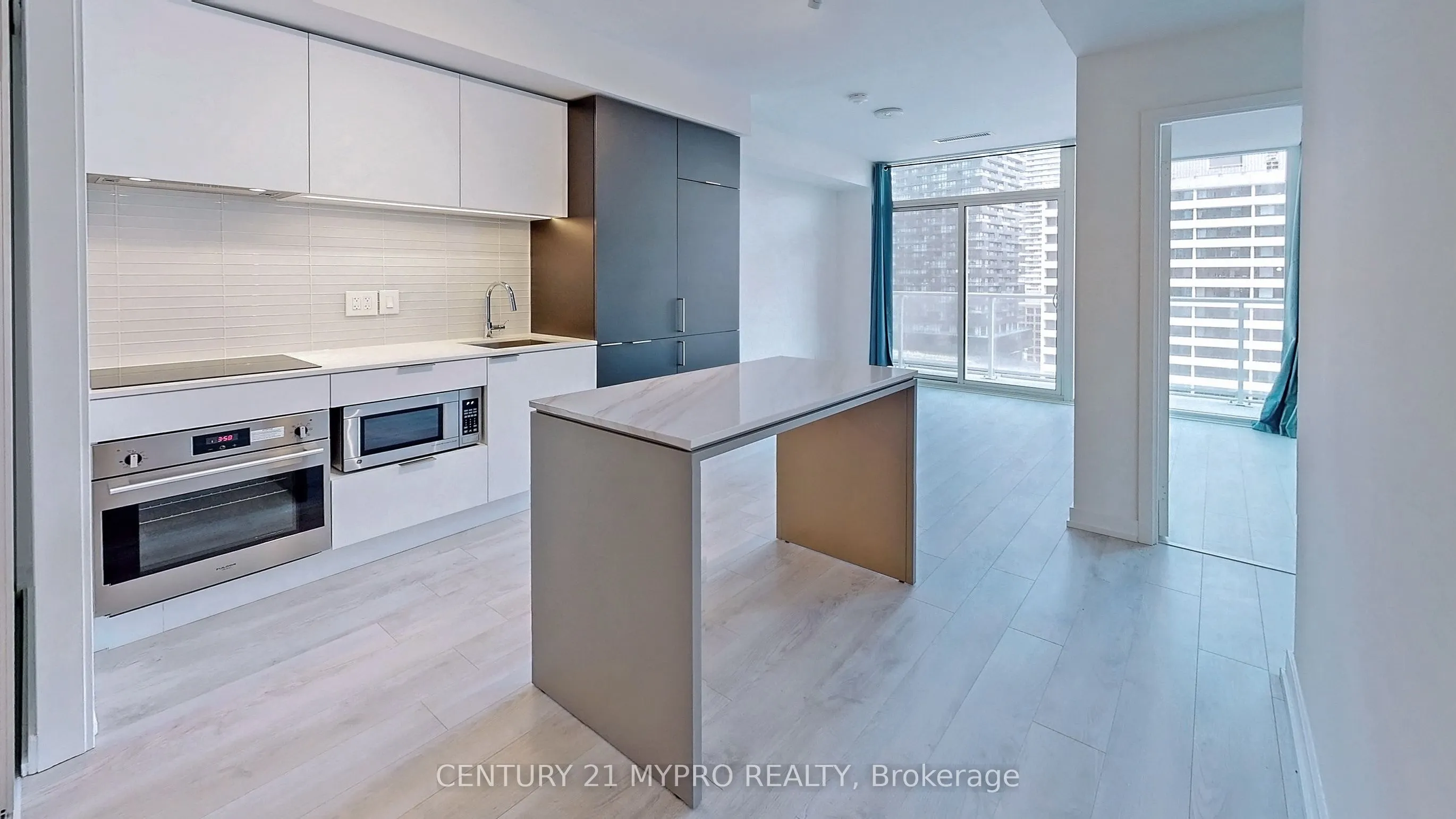 33 Helendale Avenue, #1015