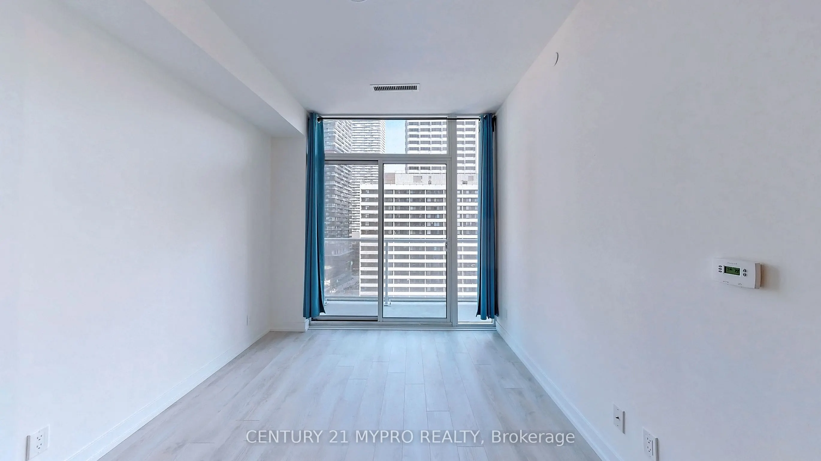 33 Helendale Avenue, #1015