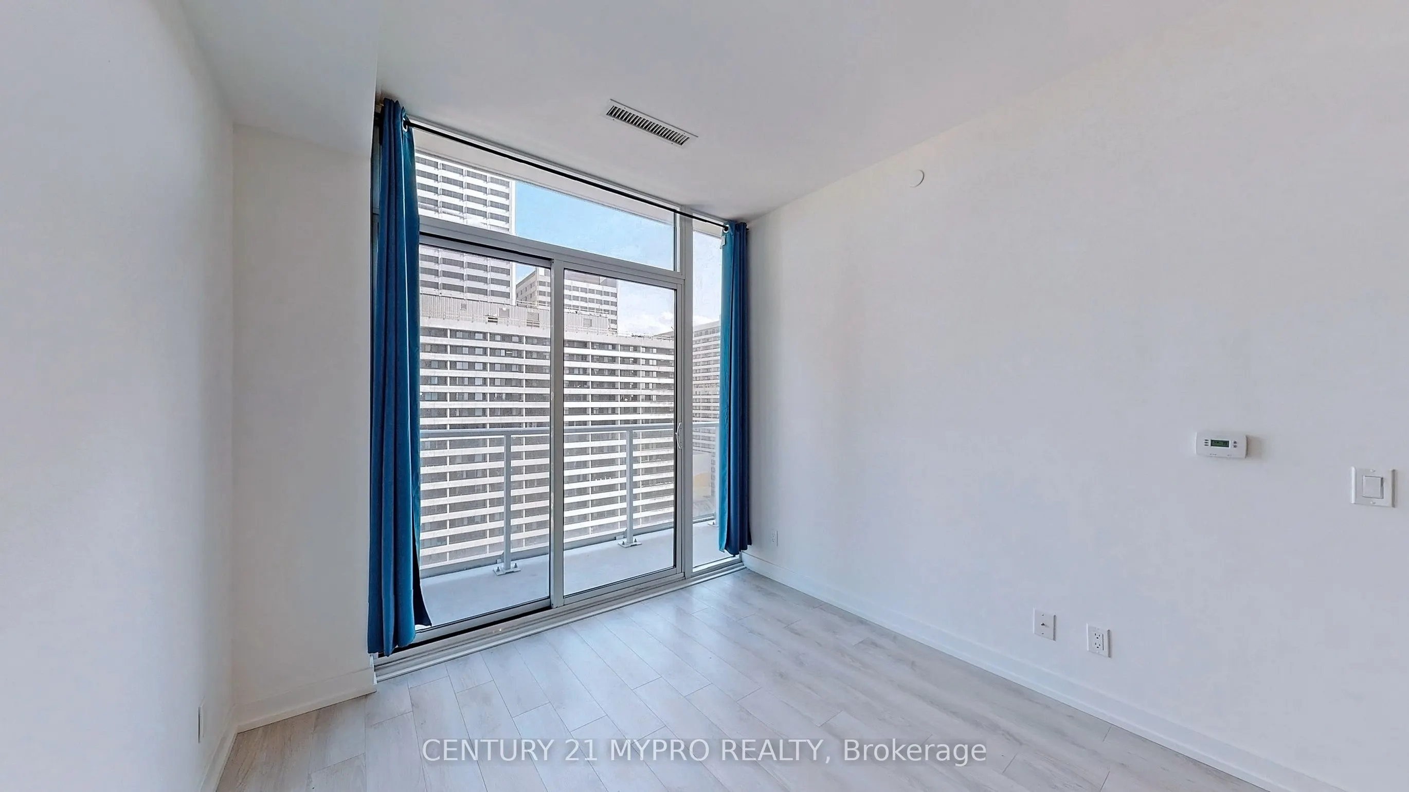 33 Helendale Avenue, #1015