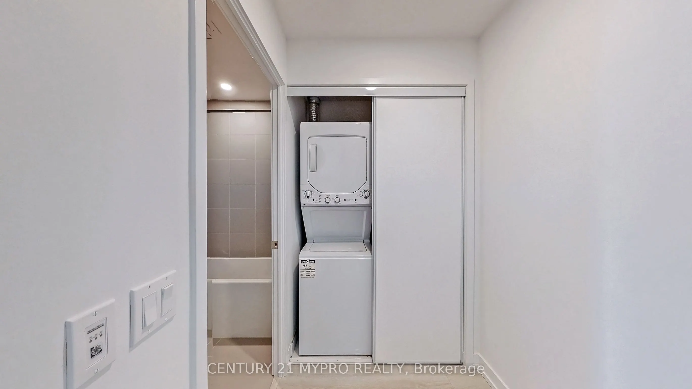 33 Helendale Avenue, #1015