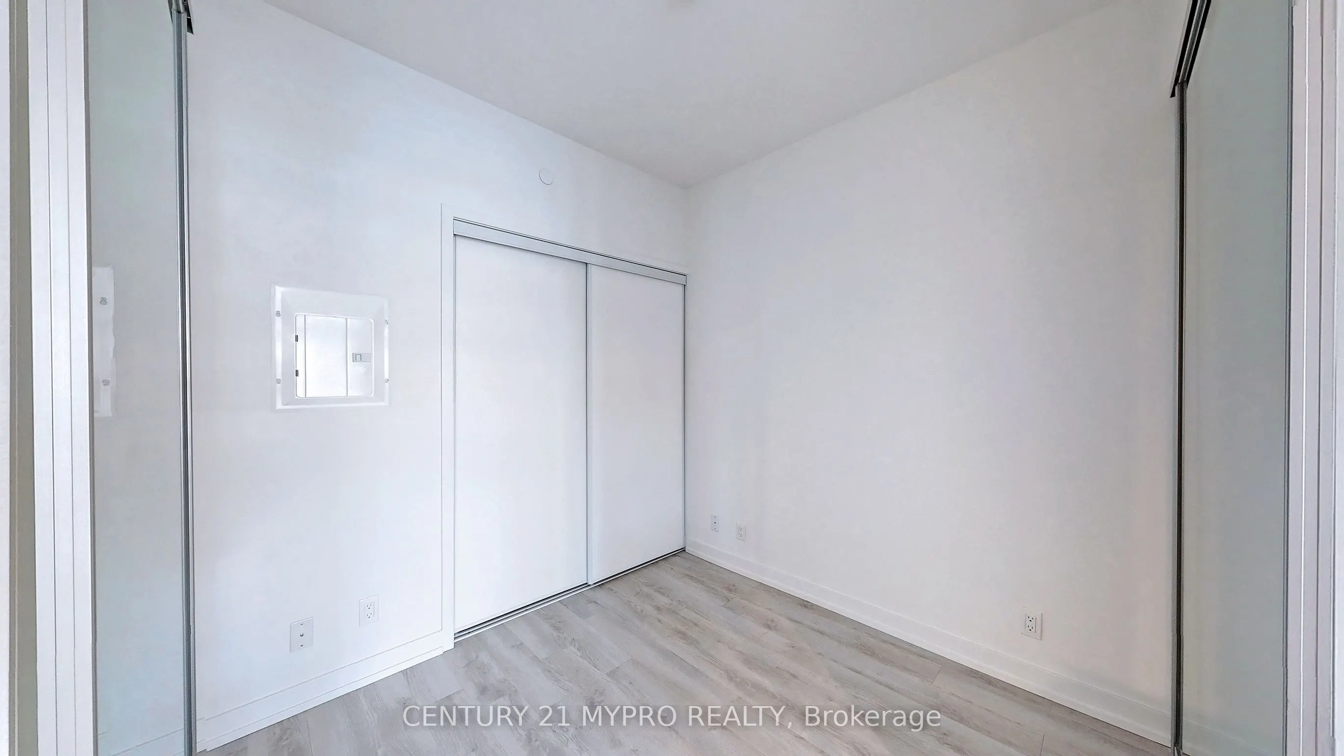 33 Helendale Avenue, #1015