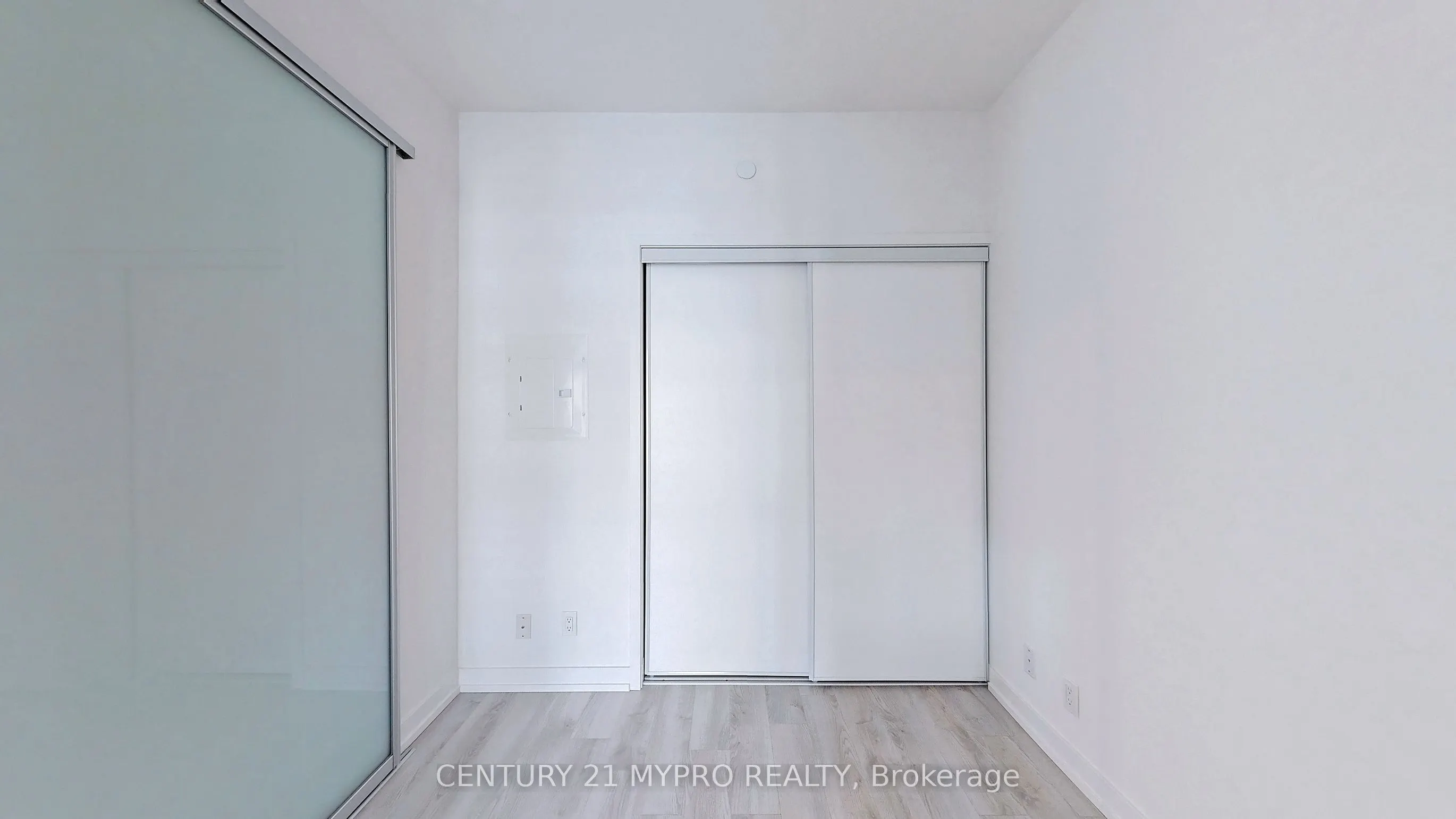 33 Helendale Avenue, #1015