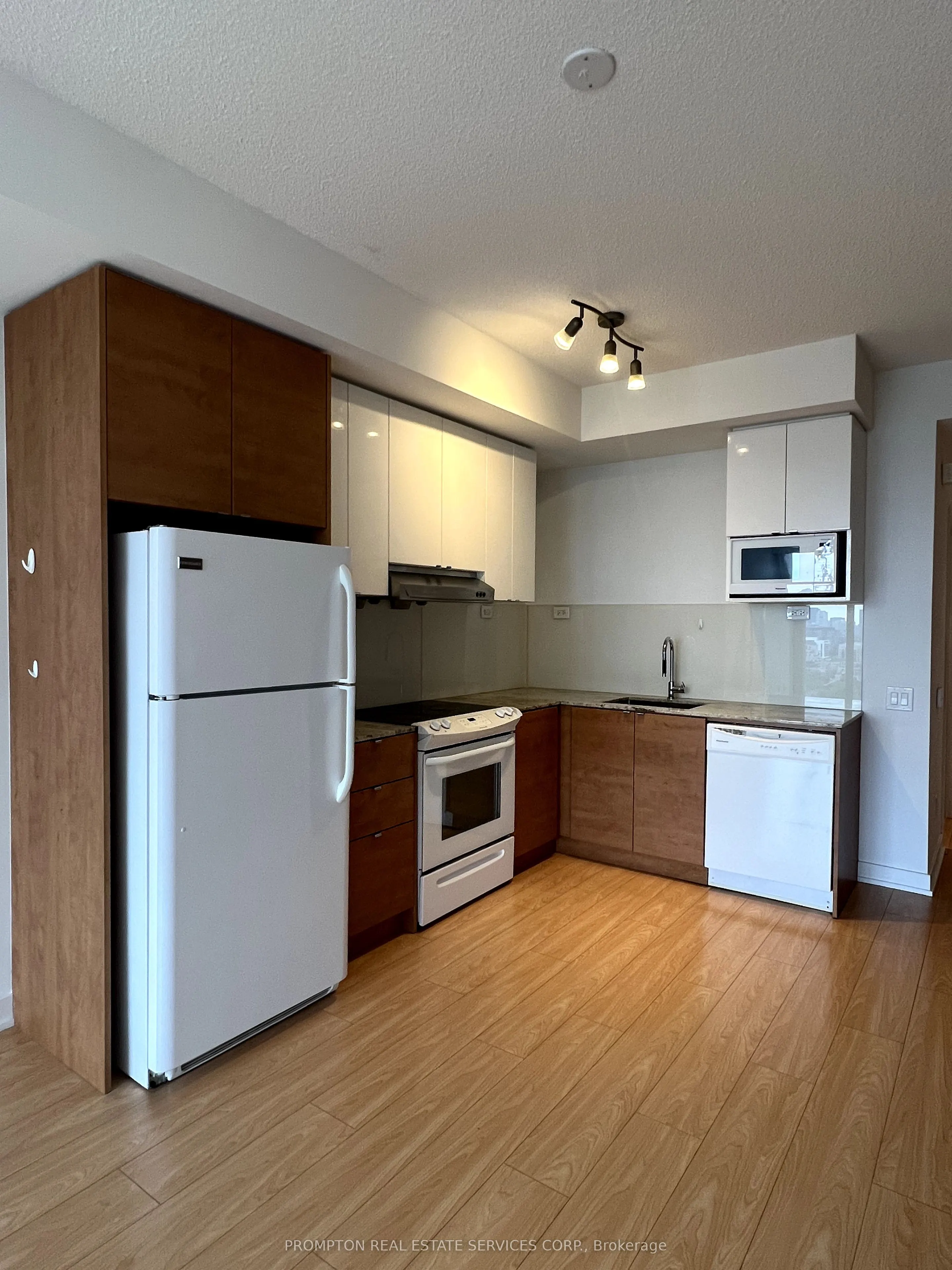 121 Mcmahon Drive, #3112