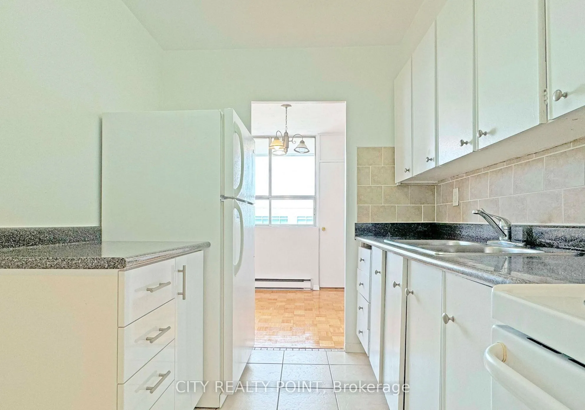 525 Eglinton Avenue E, #201