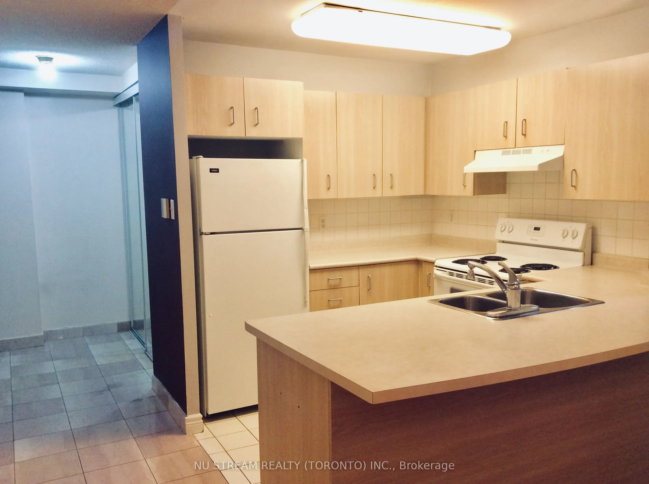 105 Victoria Street, #608