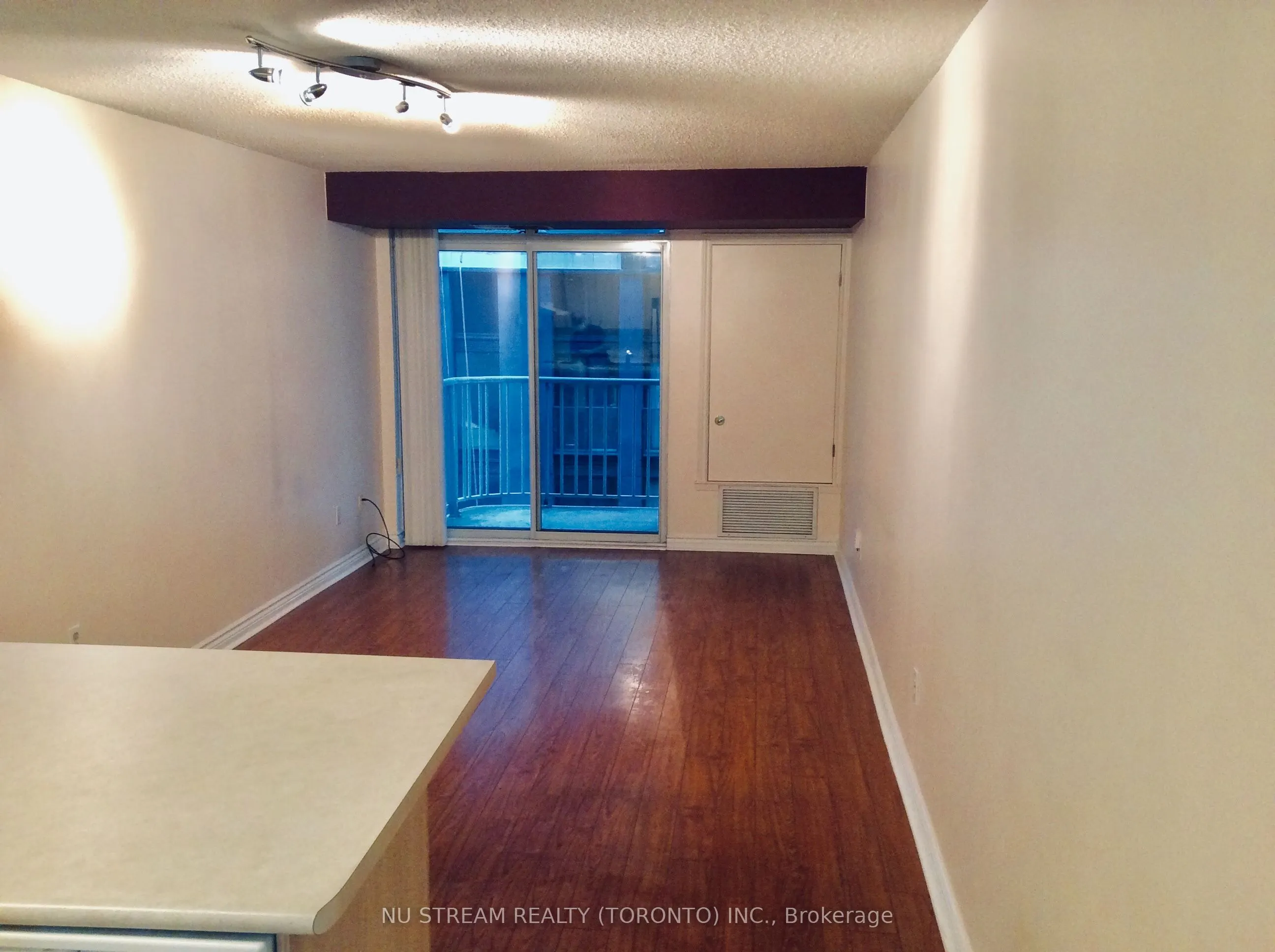 105 Victoria Street, #608