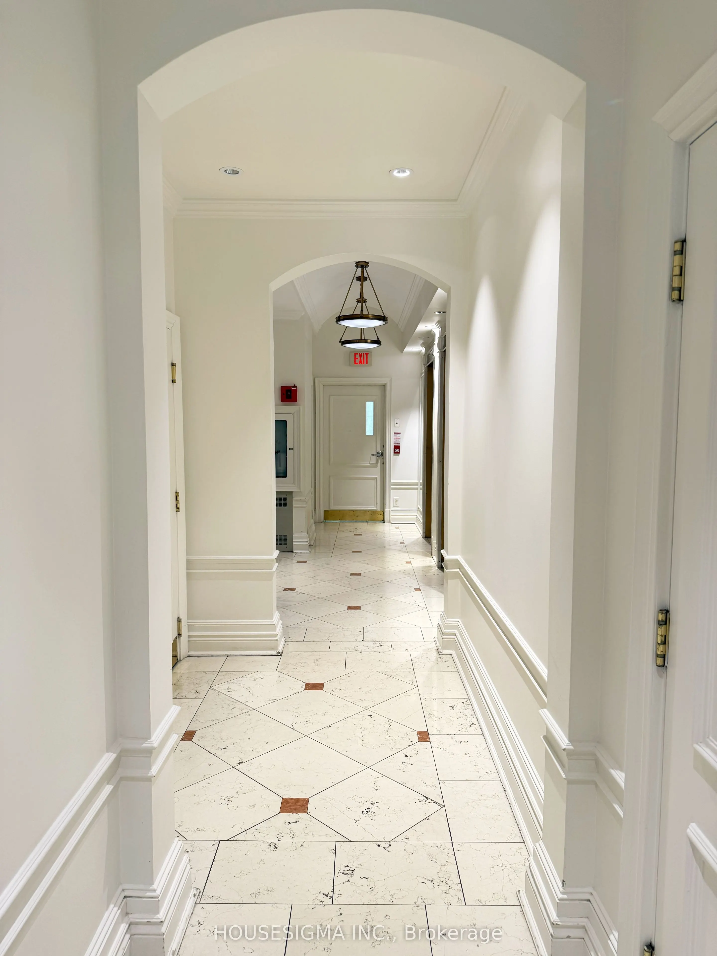 120 Lombard Street, #906