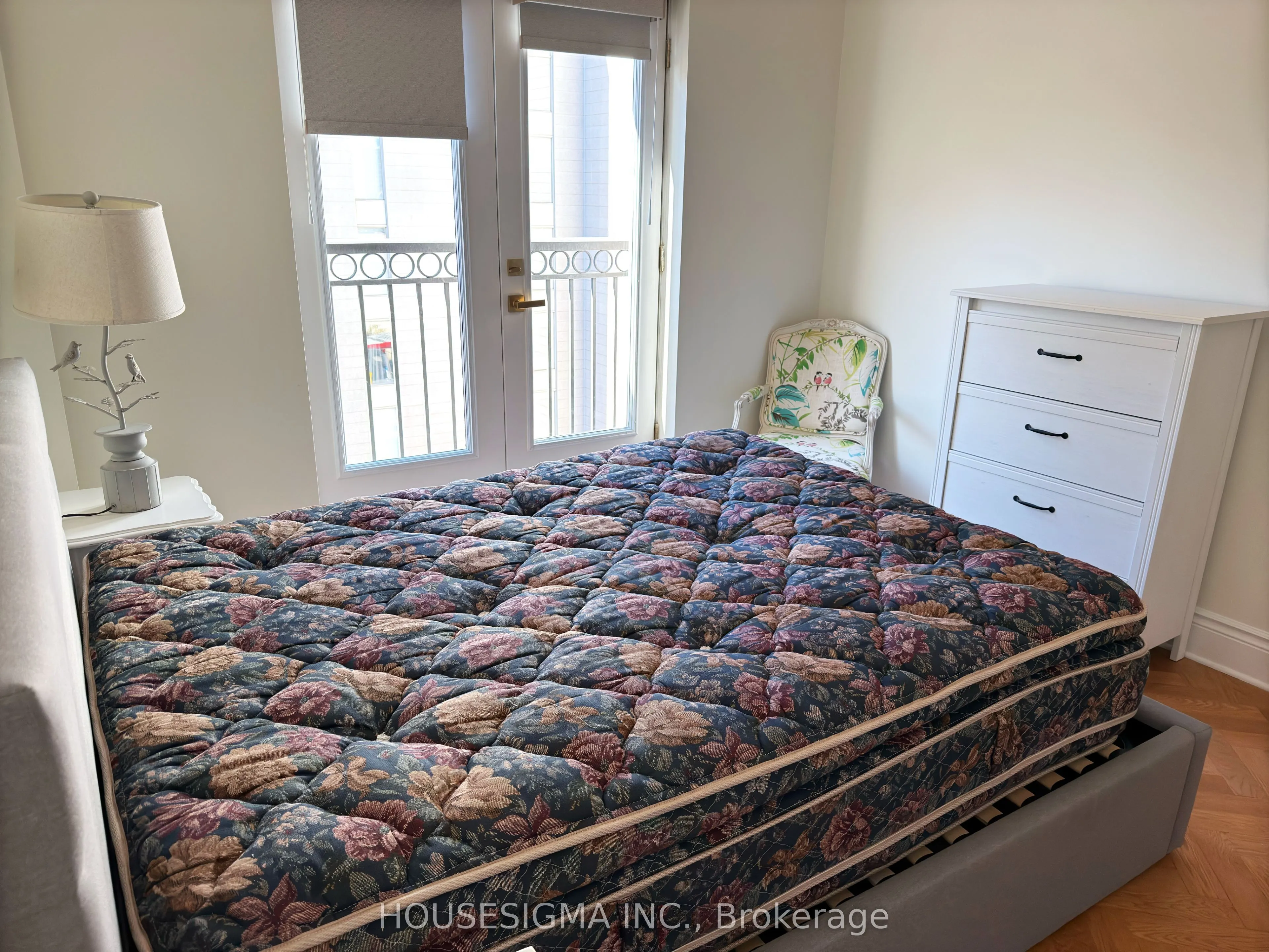 120 Lombard Street, #906