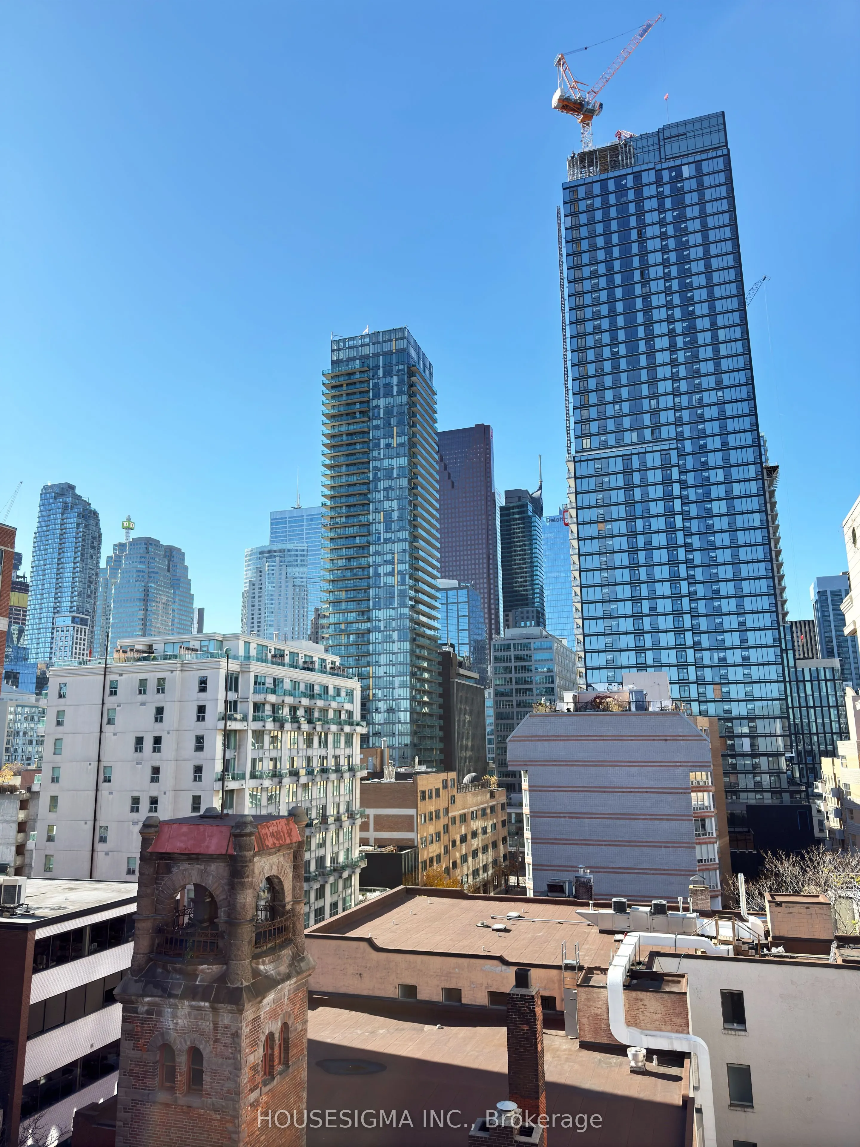 120 Lombard Street, #906