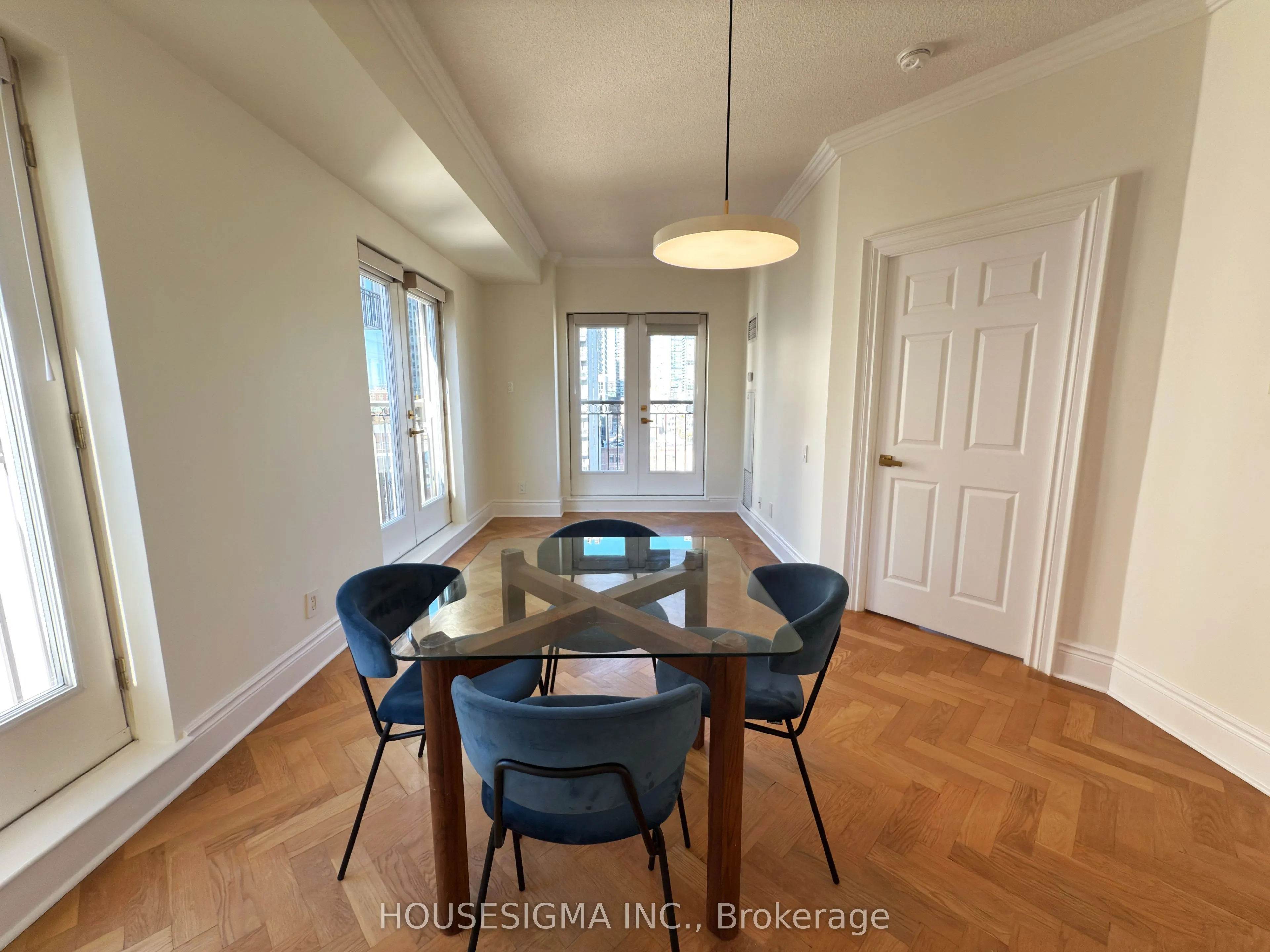 120 Lombard Street, #906