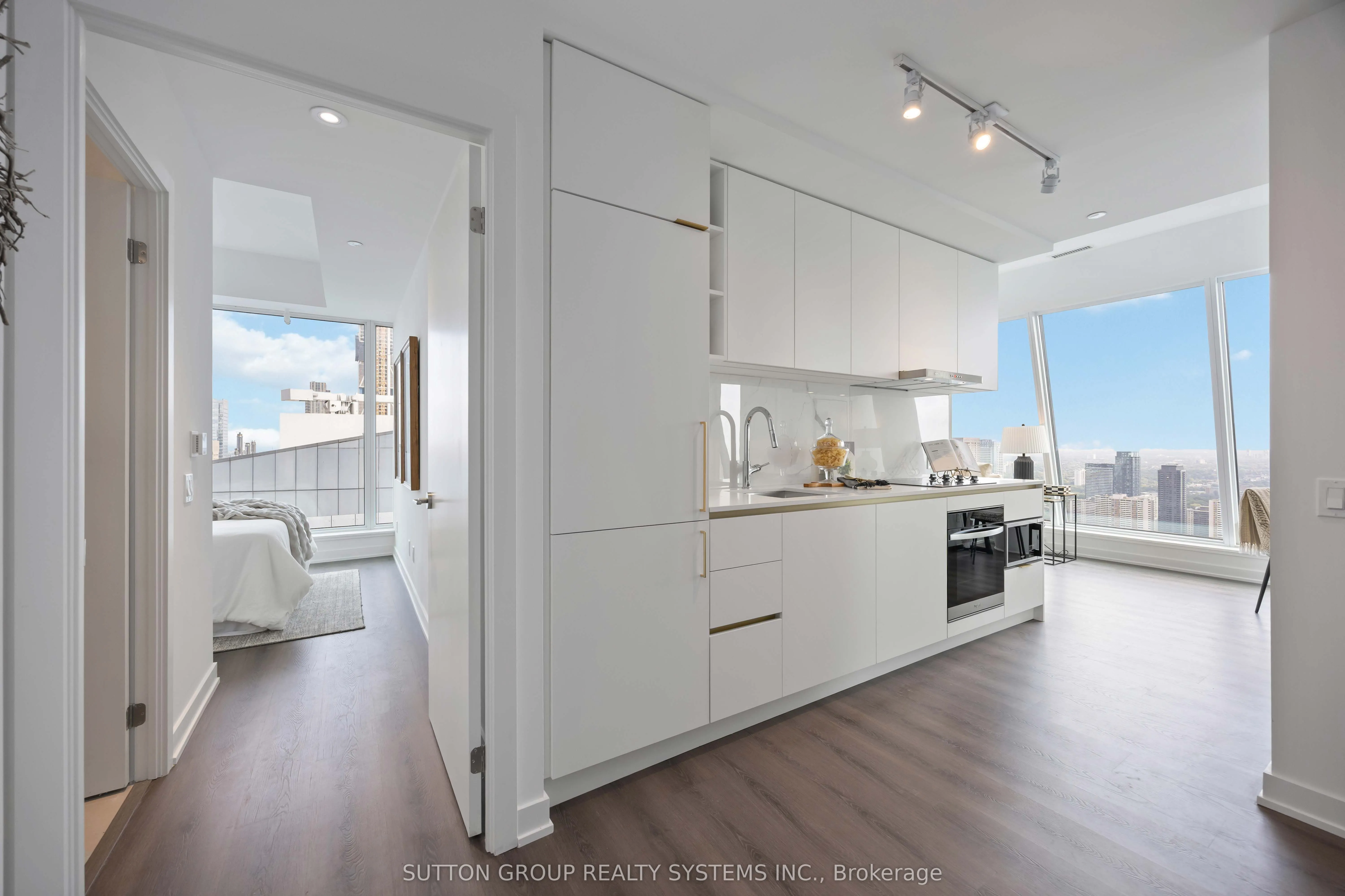 8 Wellesley Street W, #LPH05