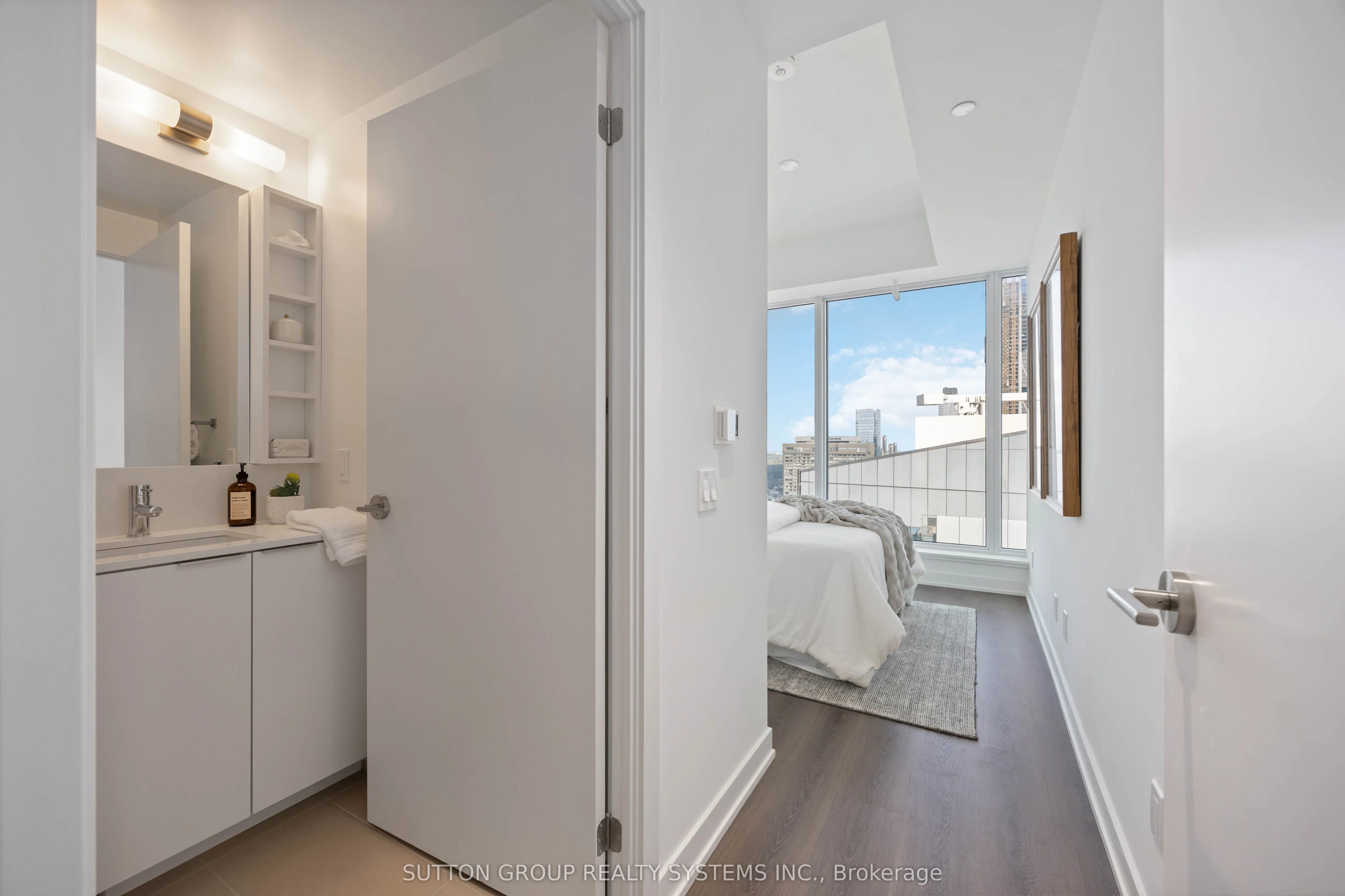 8 Wellesley Street W, #LPH05