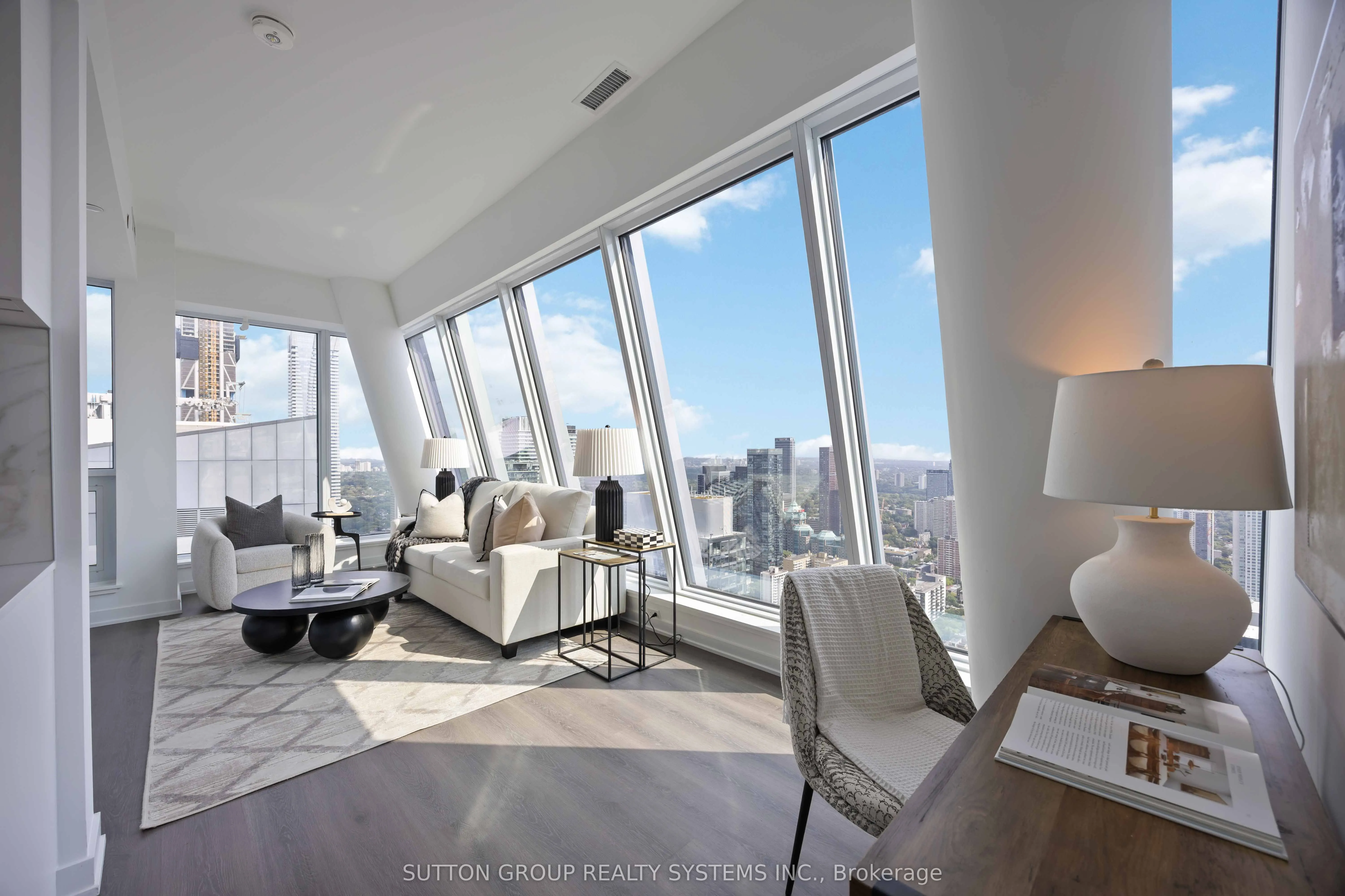 8 Wellesley Street W, #LPH05