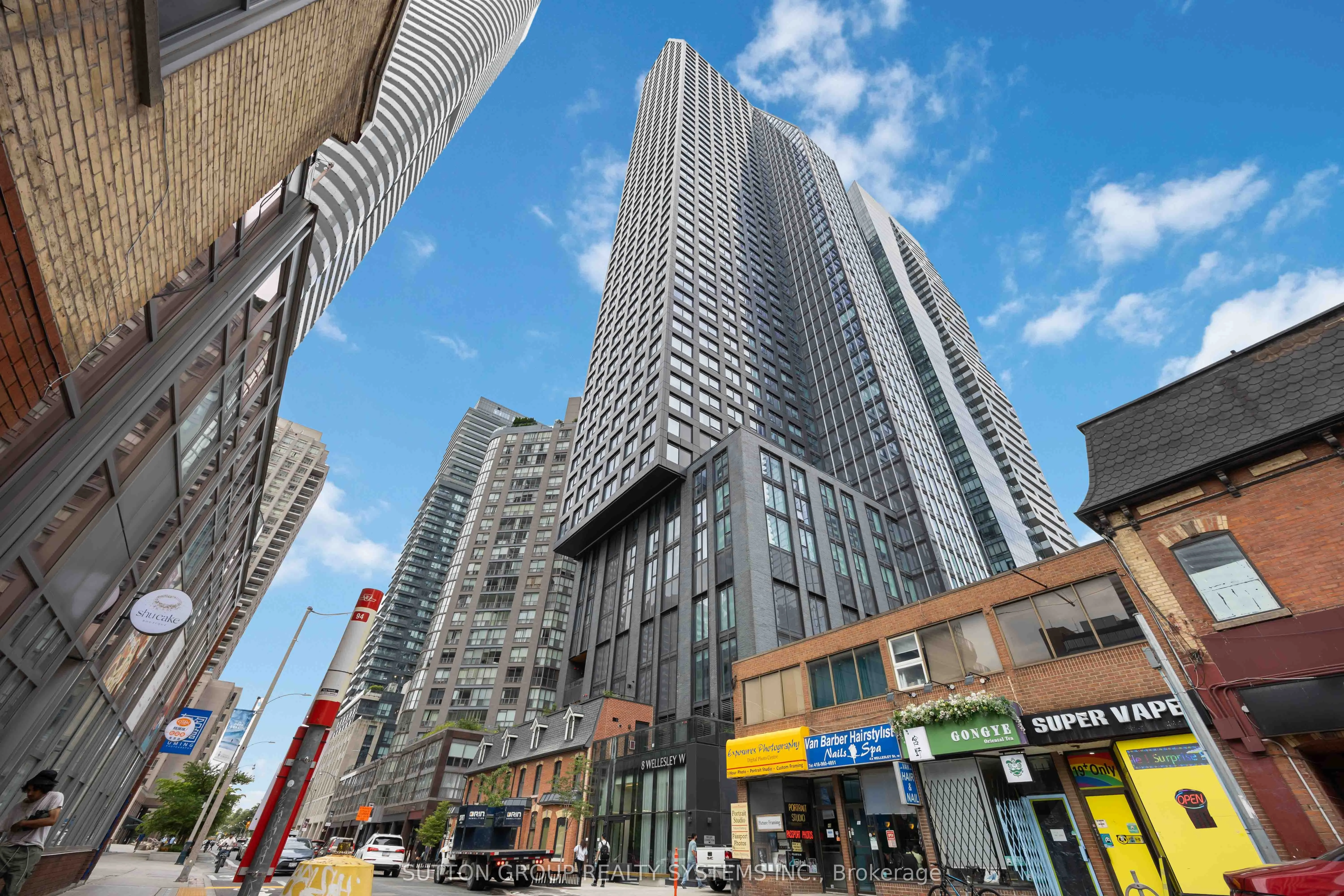 8 Wellesley Street W, #LPH05