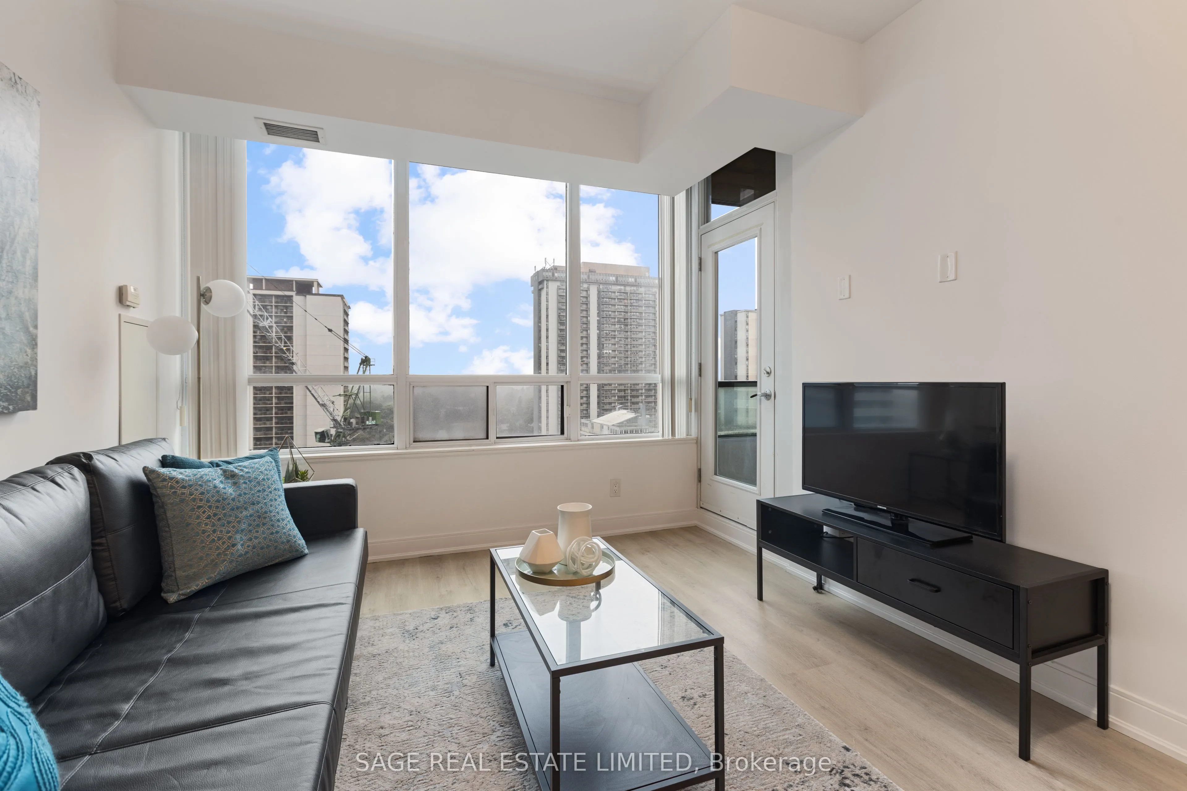 88 Broadway Avenue, #1301