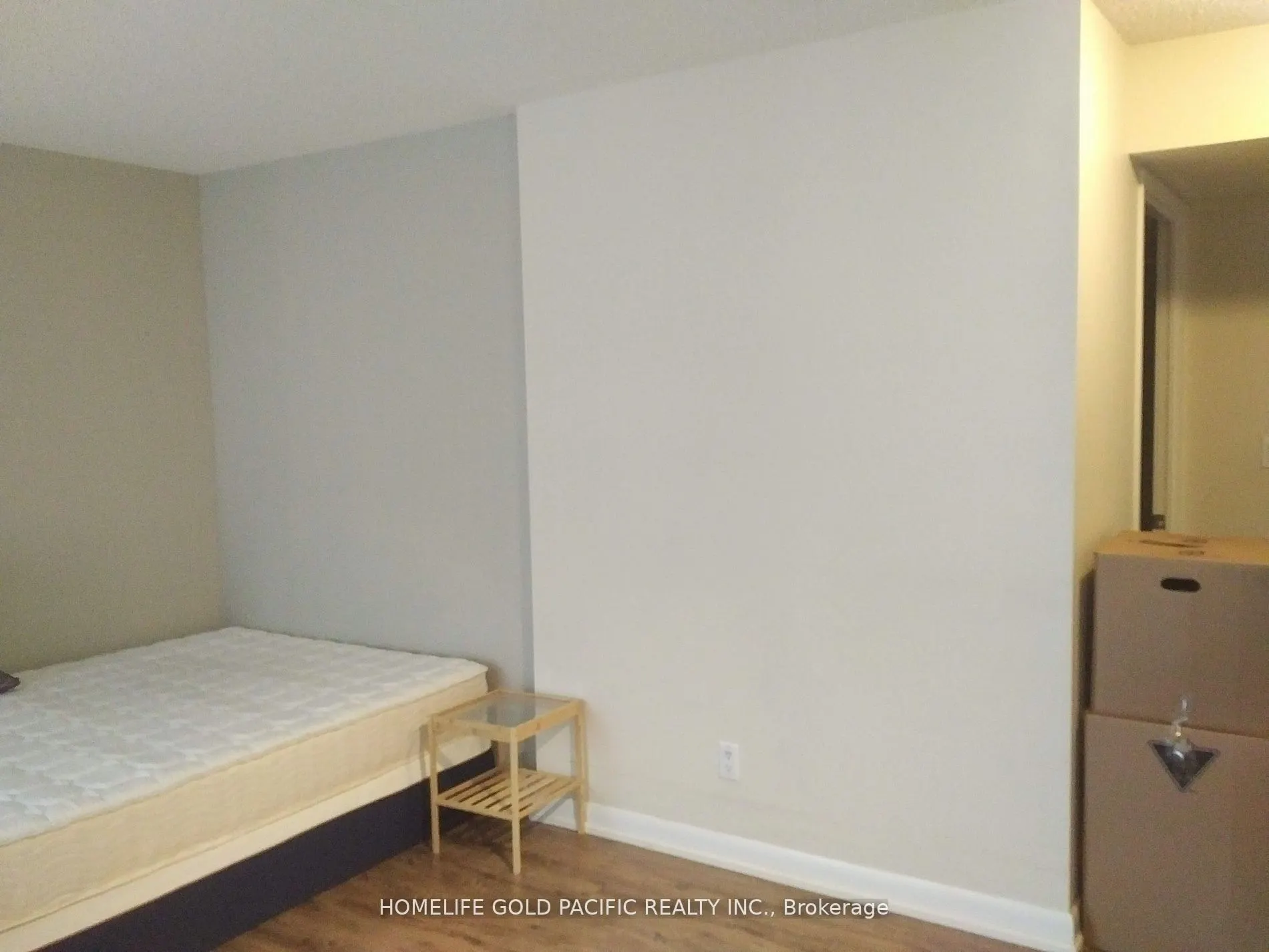 210 Victoria Street, #708