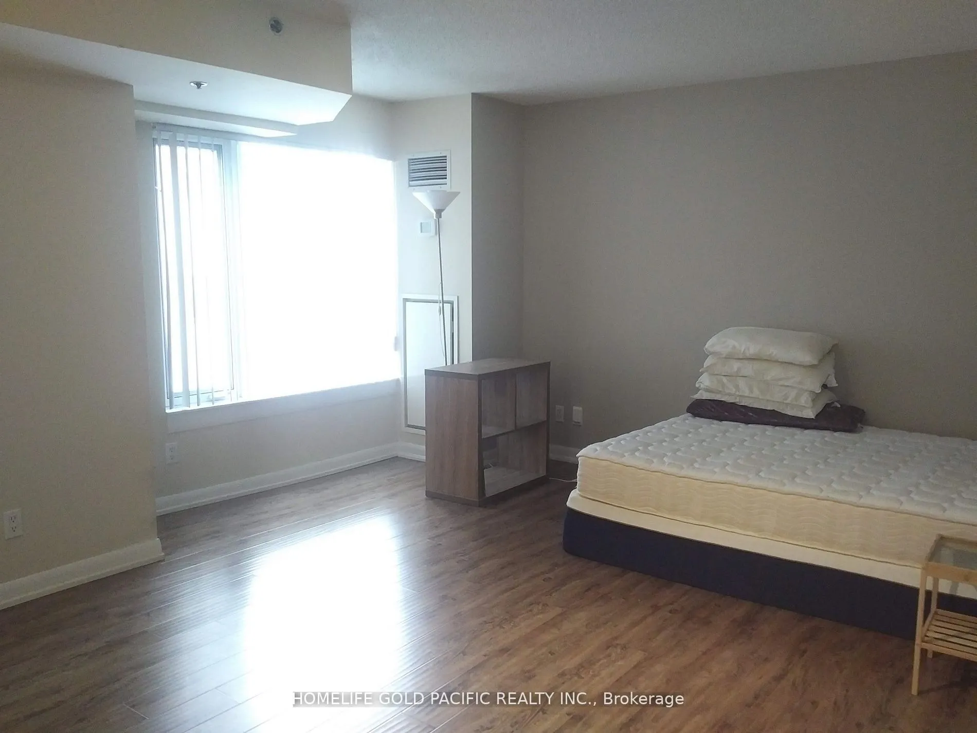 210 Victoria Street, #708