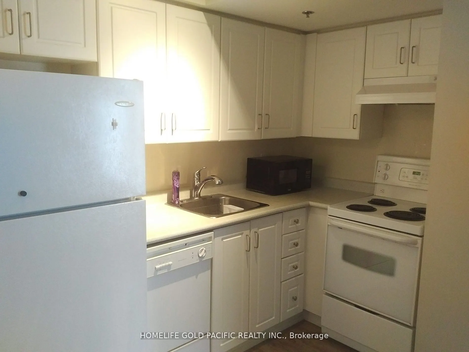210 Victoria Street, #708