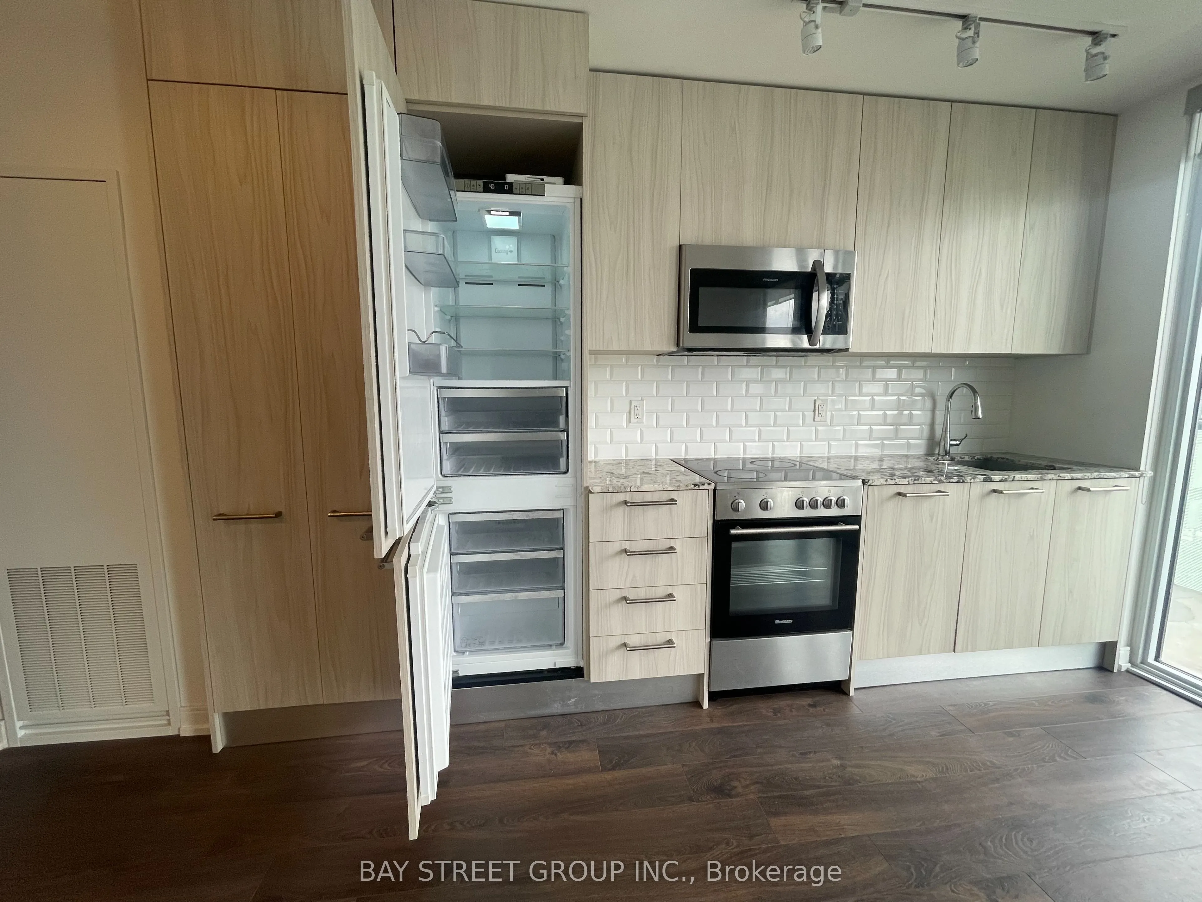 28 Wellesley Street E, #2008