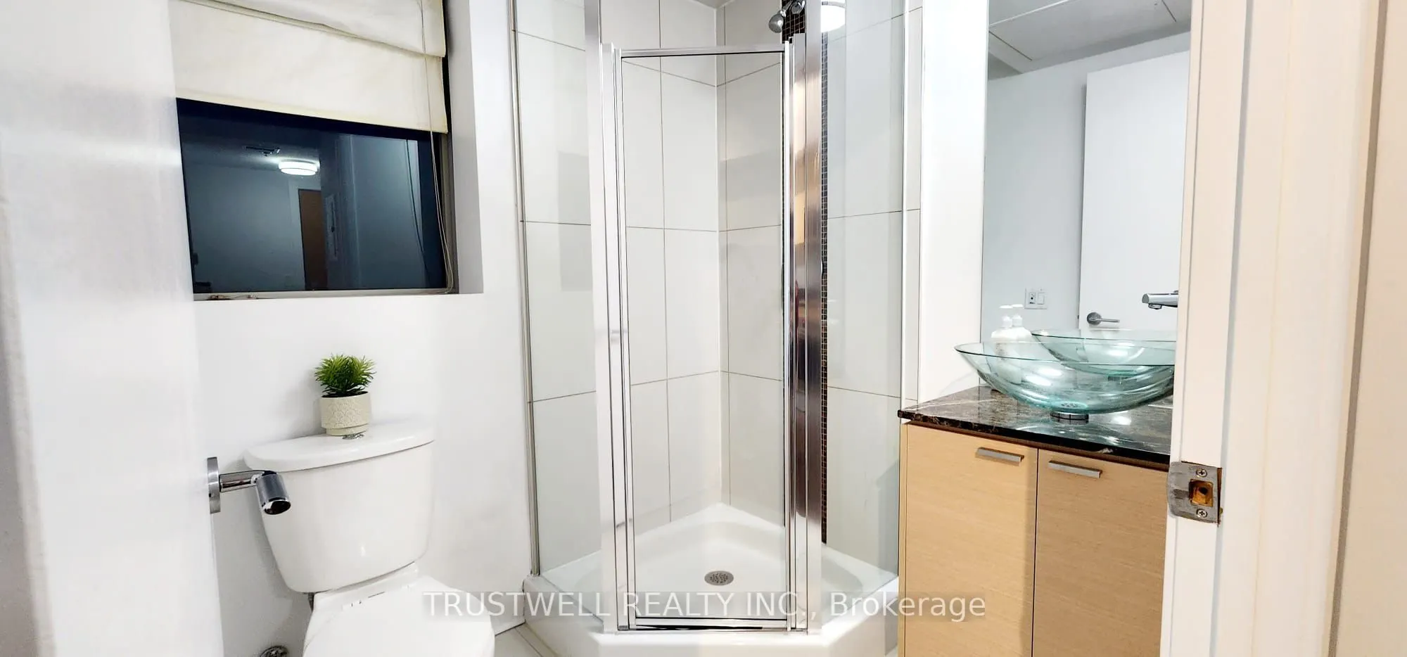 375 King Street W, #2810