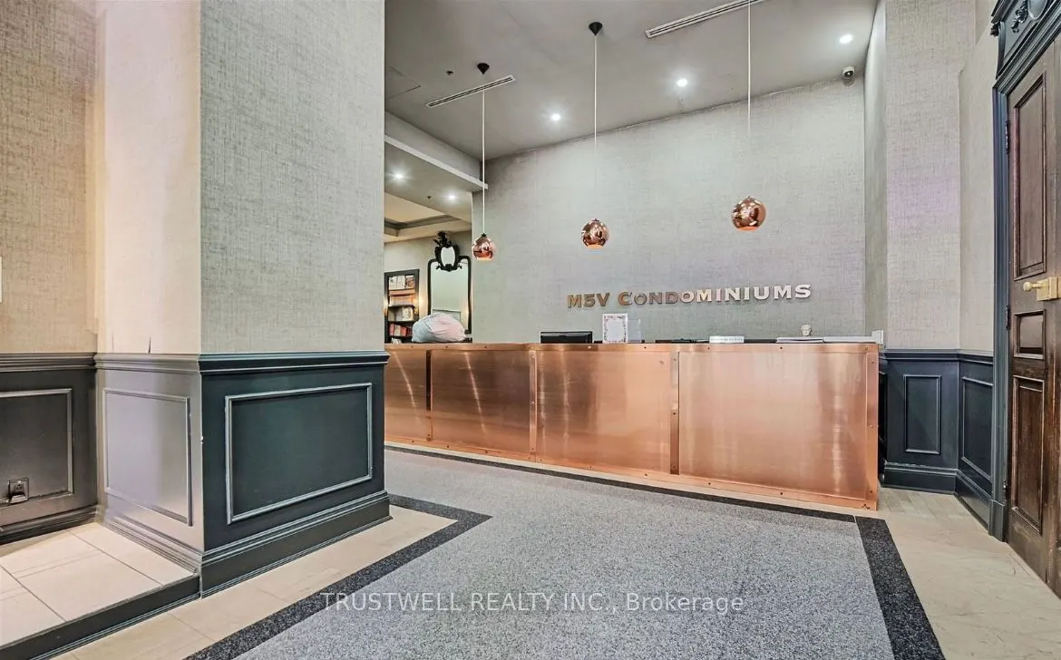 375 King Street W, #2810