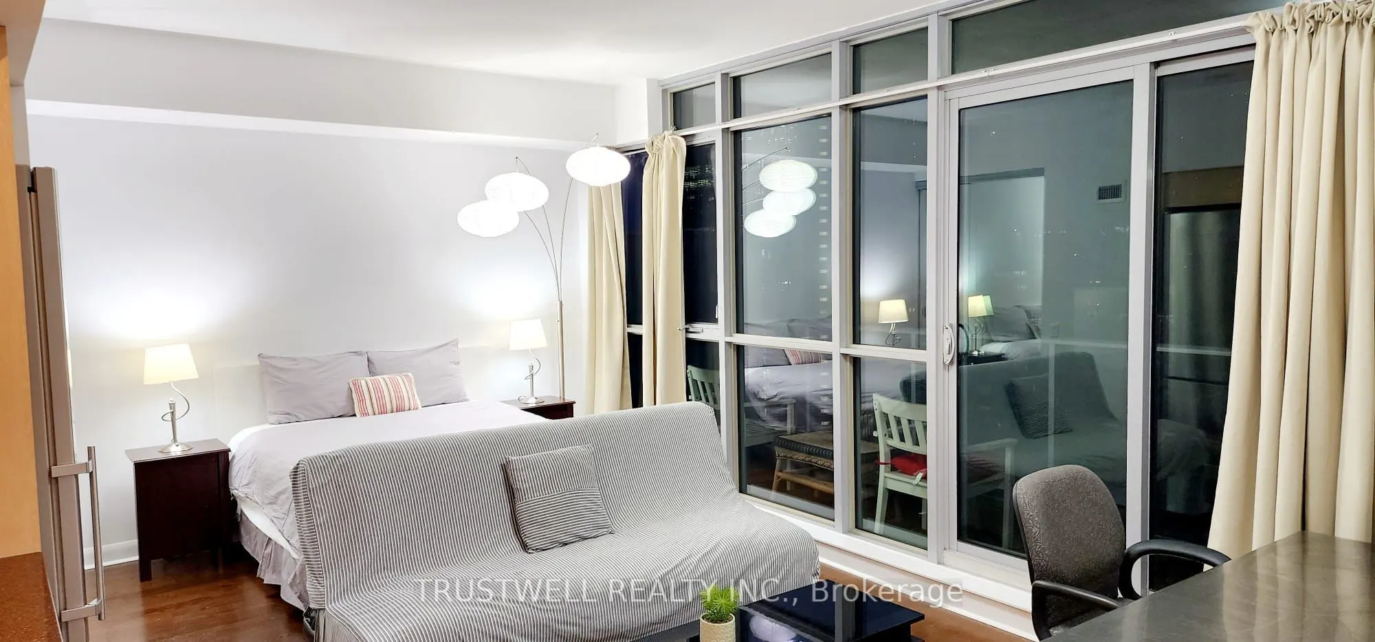 375 King Street W, #2810