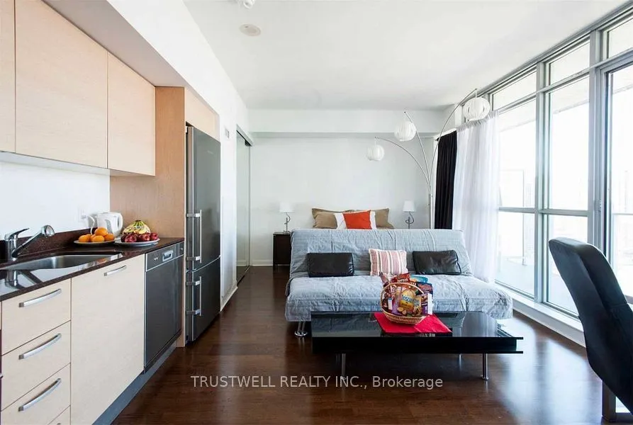 375 King Street W, #2810