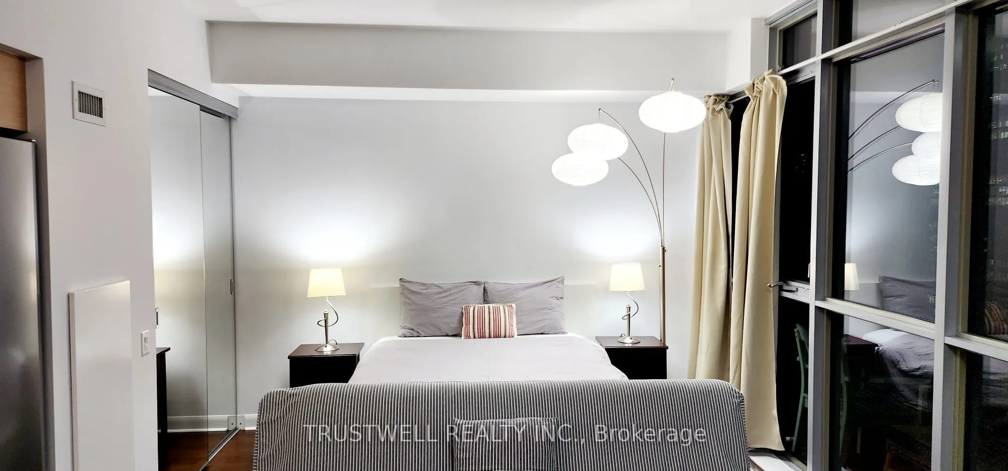 375 King Street W, #2810