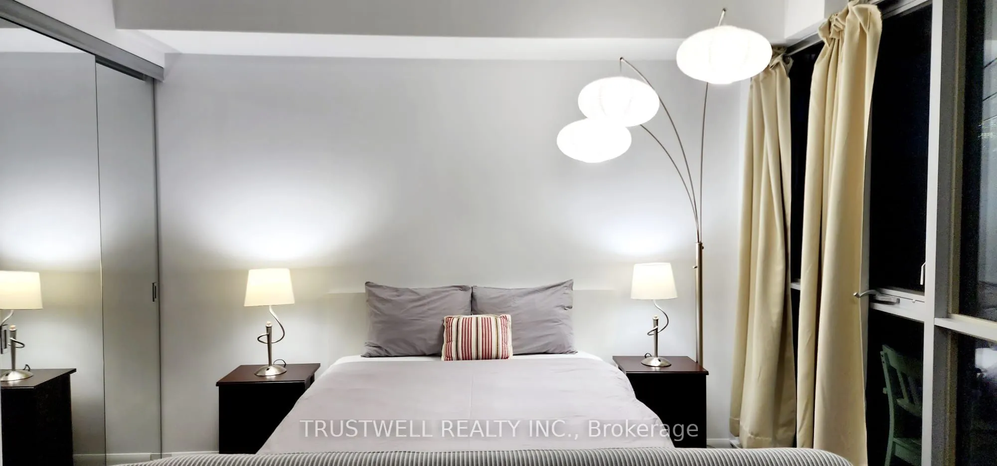 375 King Street W, #2810