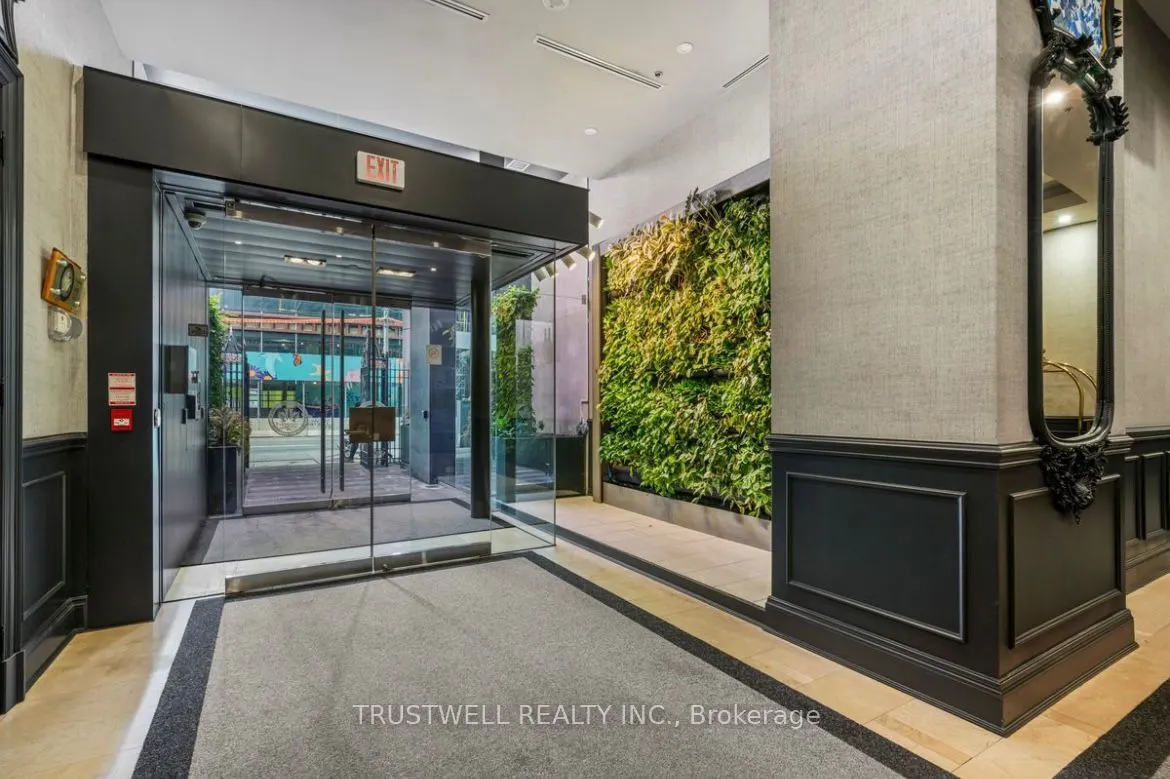375 King Street W, #2810