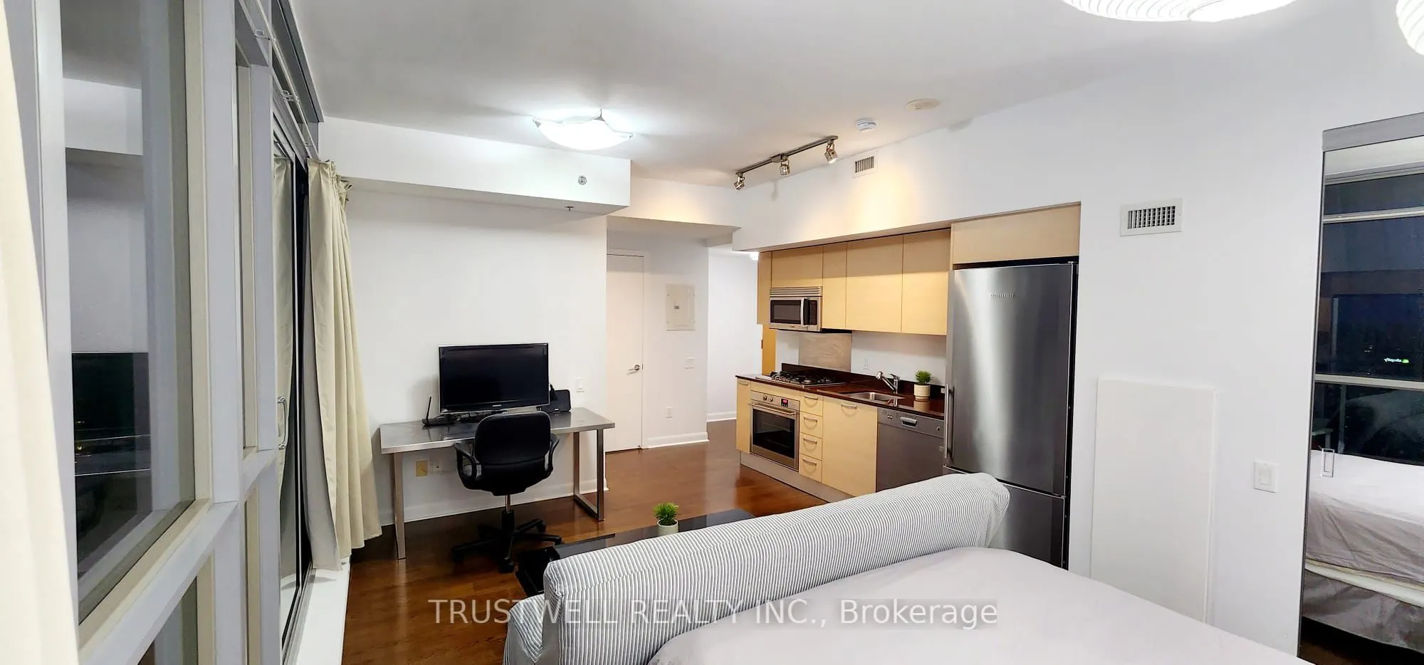 375 King Street W, #2810