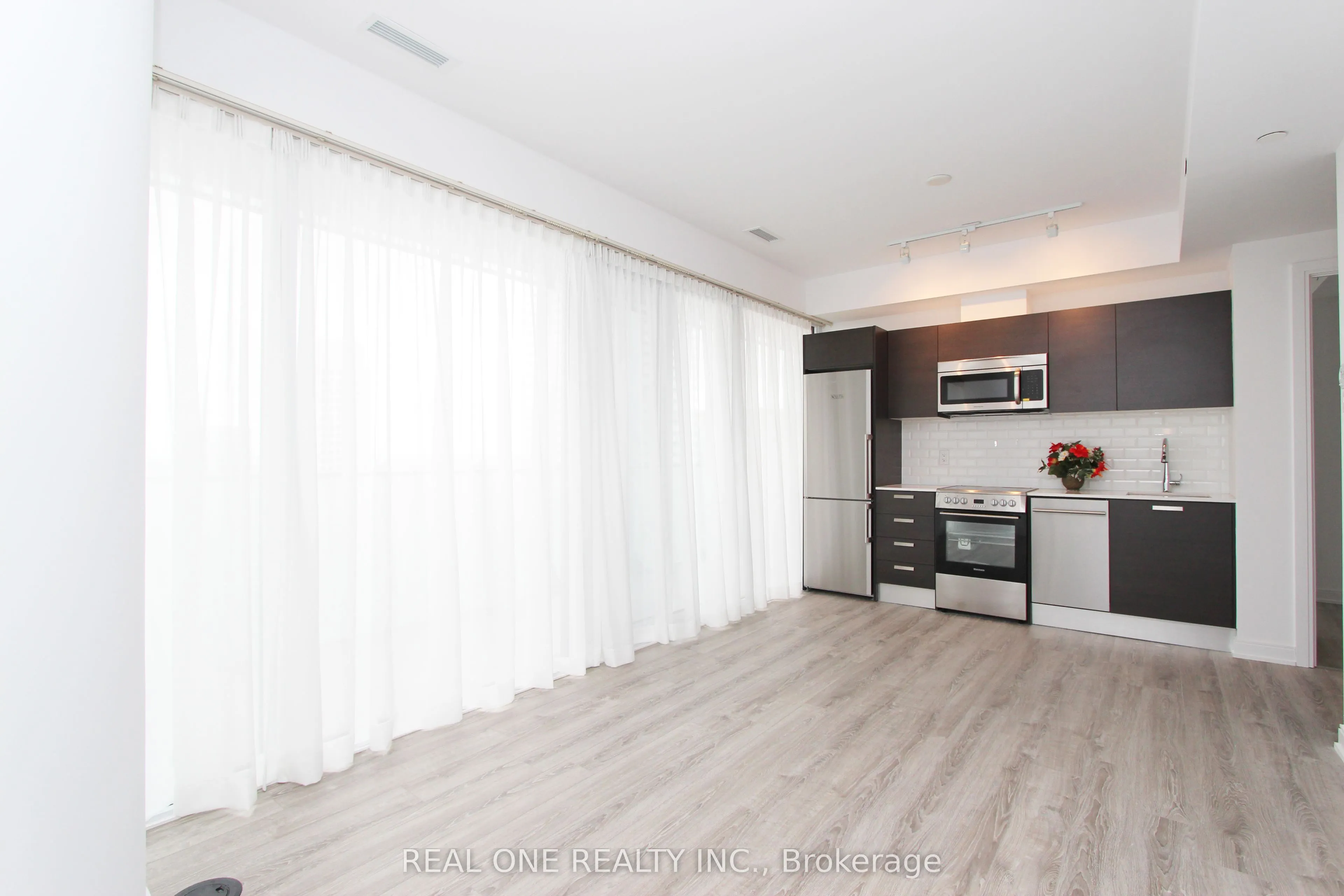 42 Charles Street E, #3903