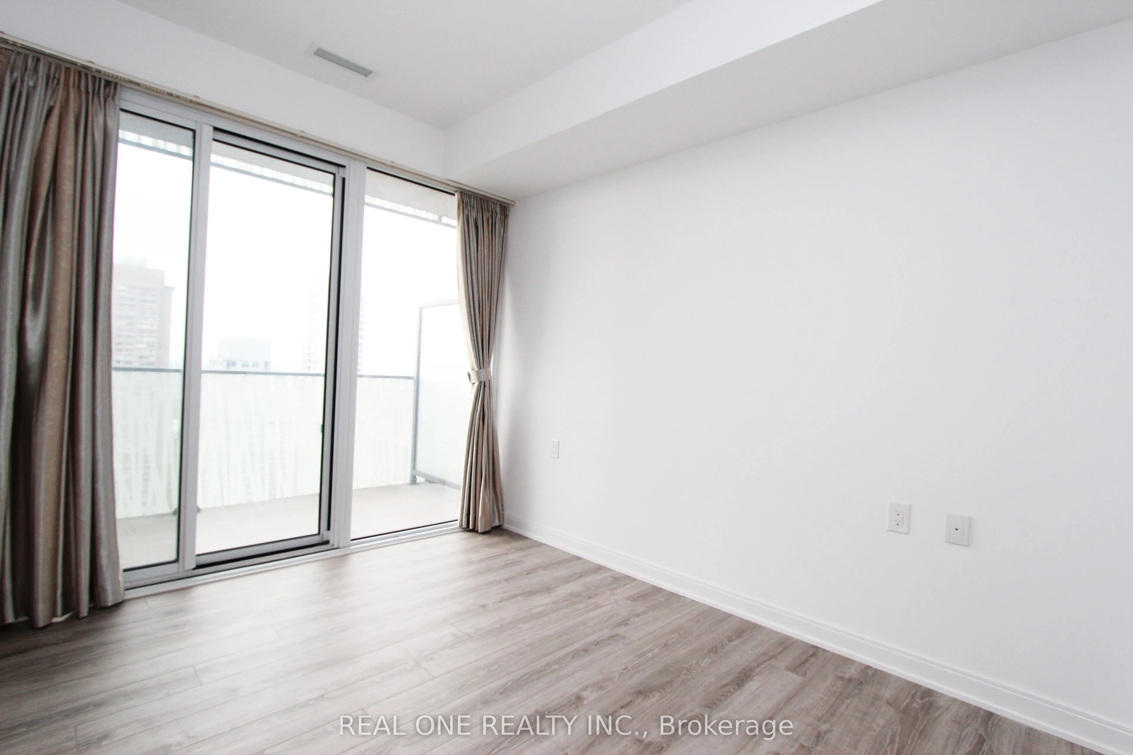42 Charles Street E, #3903