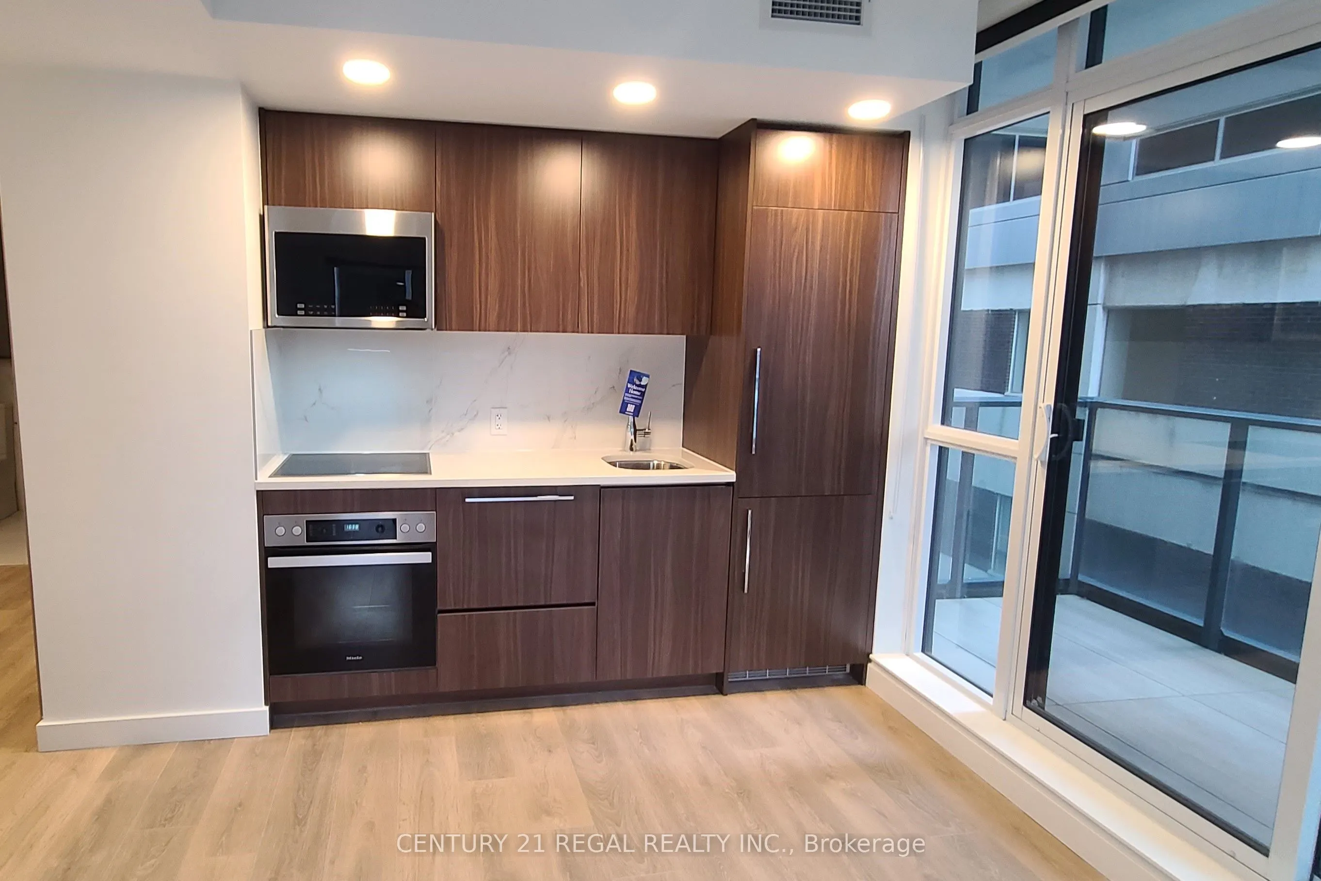 38 Widmer Street, #811