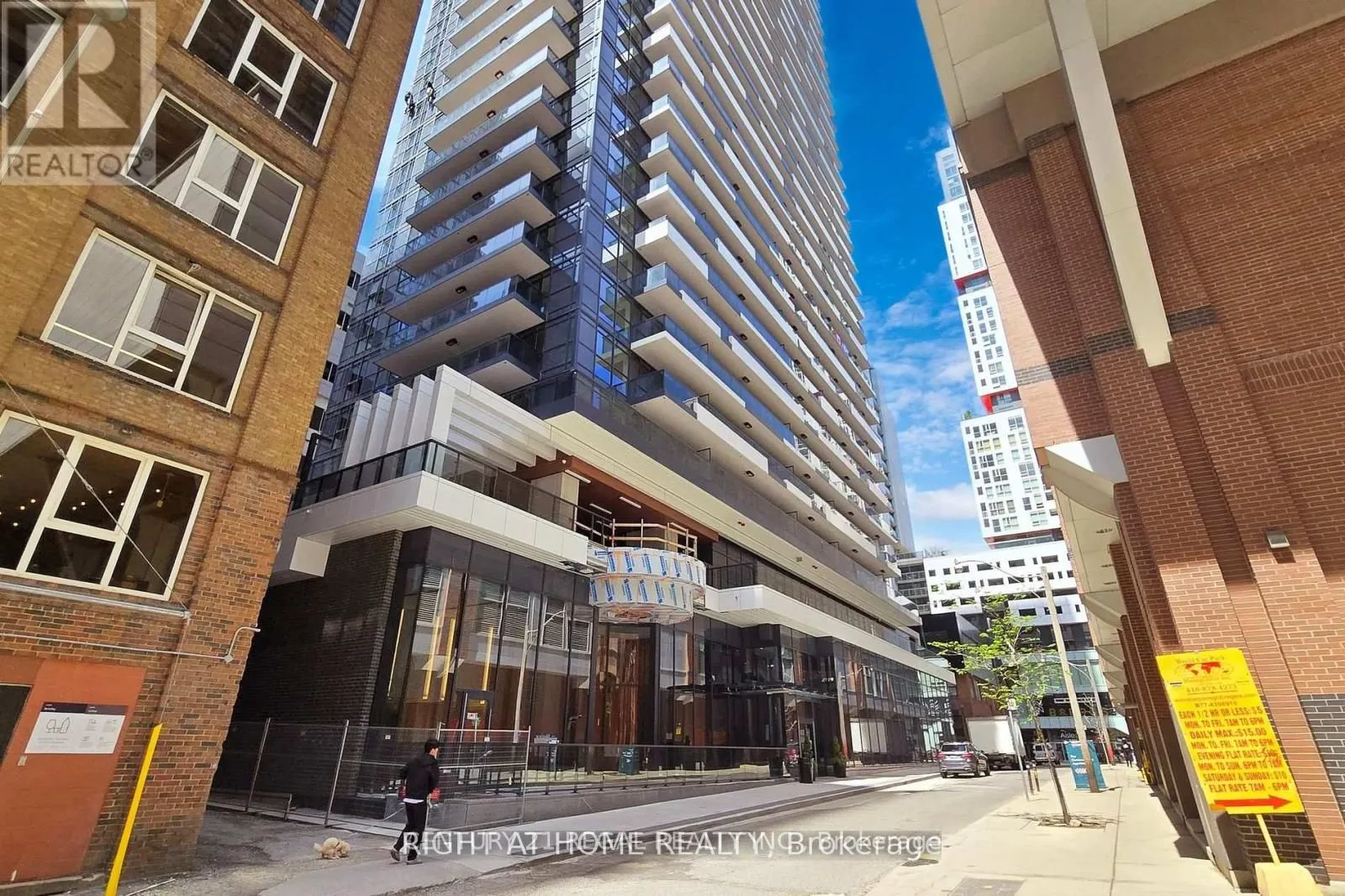 38 Widmer Street, #811