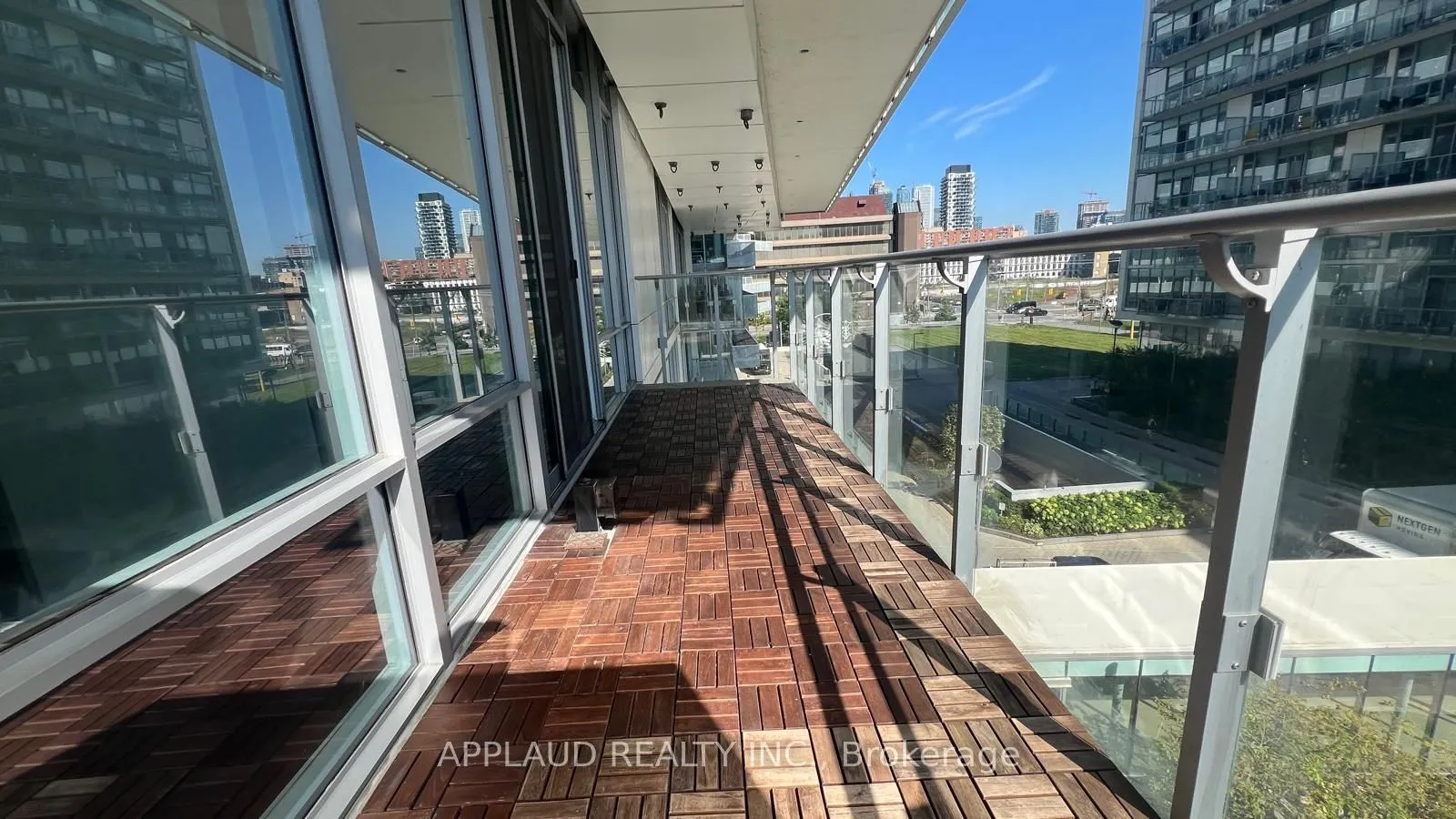 29 Queens Quay E, #409